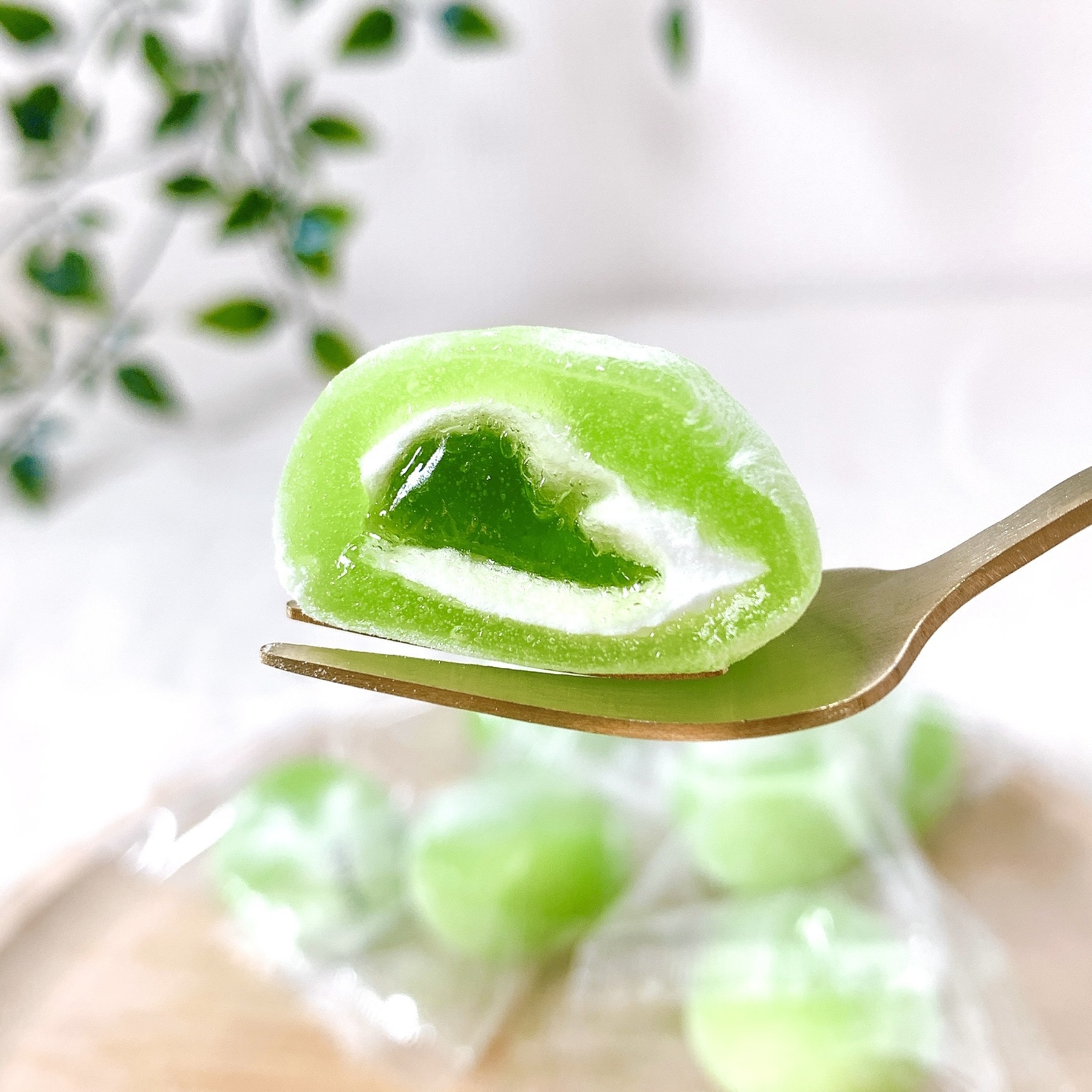 LAWSON(ローソン)のおすすめのお菓子「メロンクリームソーダ餅 7個入」