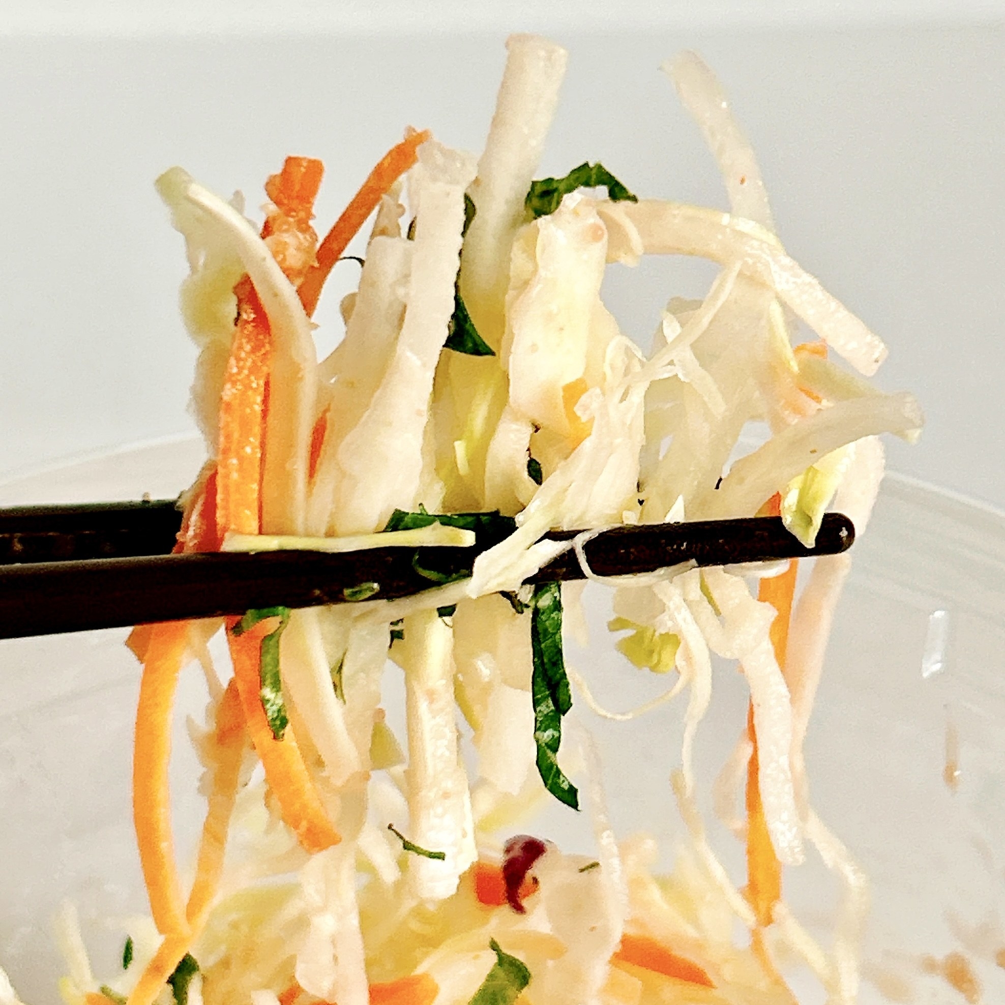 セブン‐イレブンのオススメのパスタサラダ「香り箱と大葉の明太子パスタサラダ」