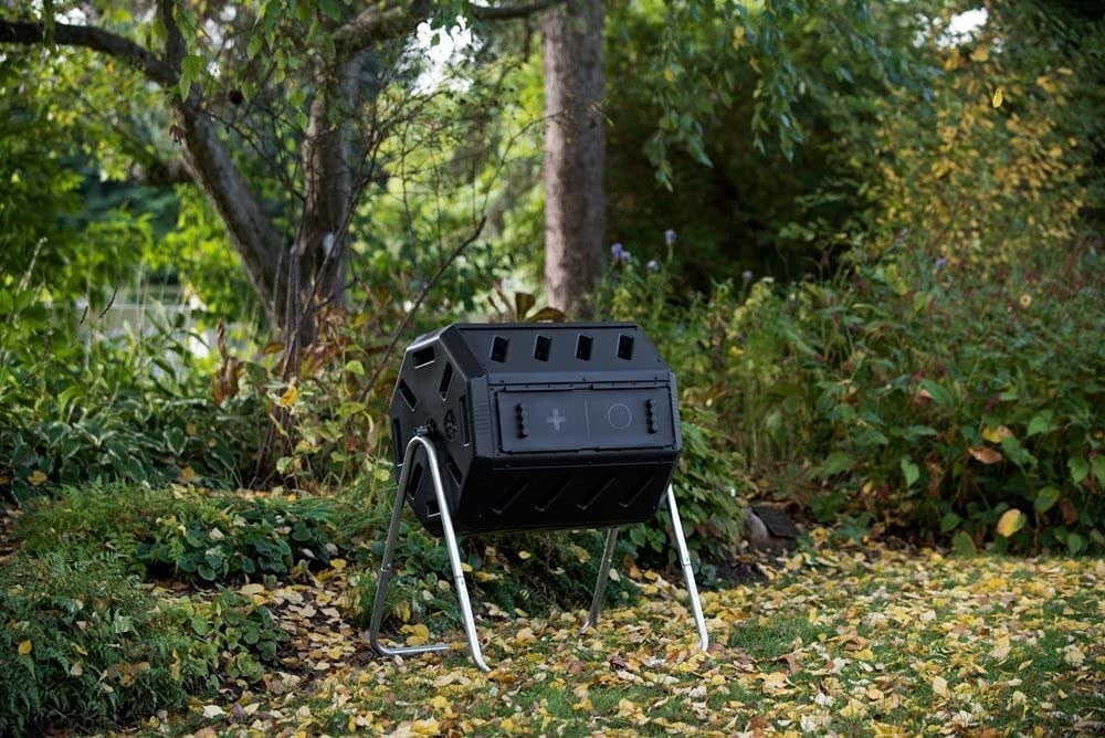 The composting in a backyard