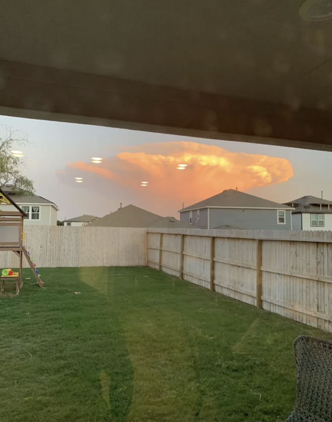 very large mushroom shaped cloud