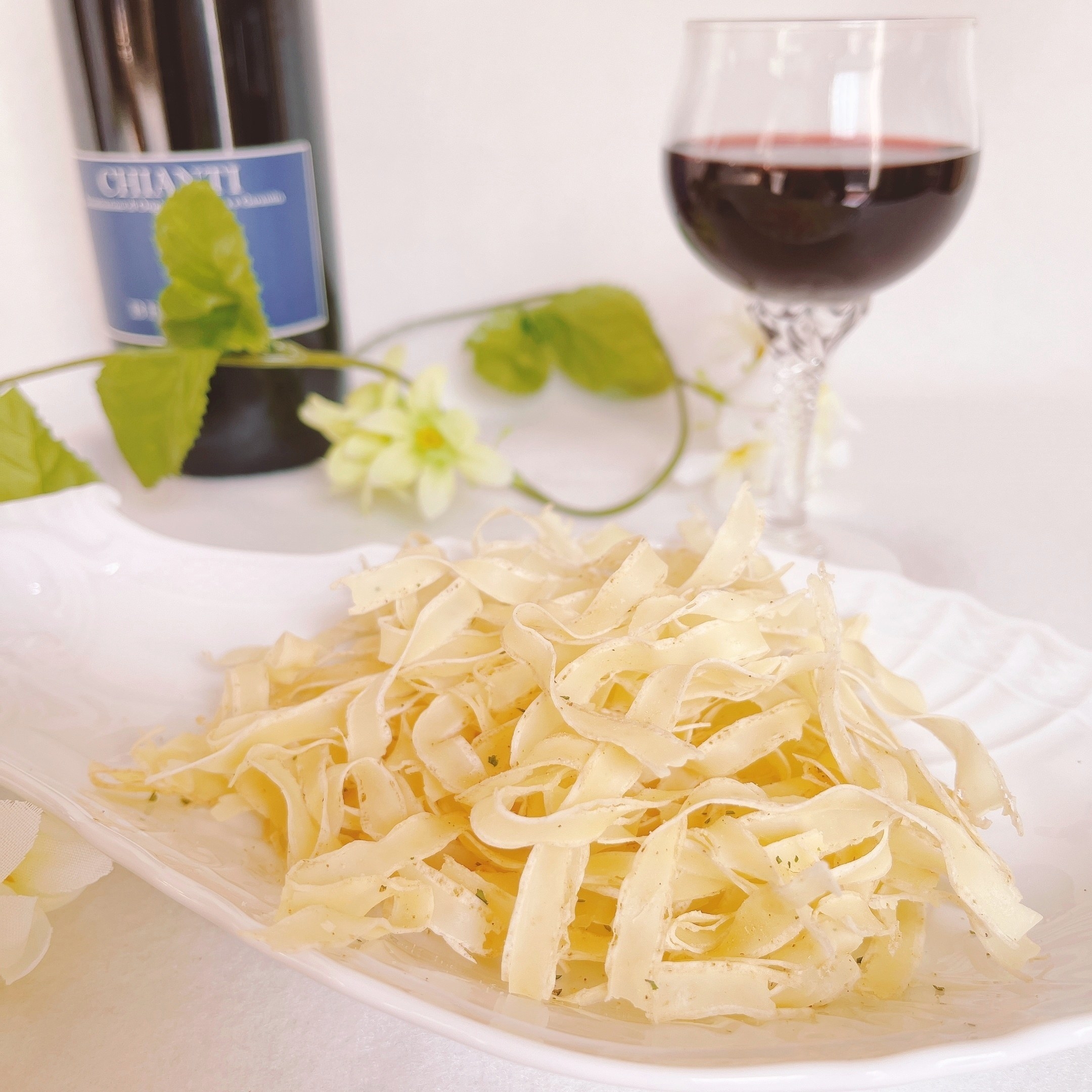 KALDI（カルディ）のオススメのおつまみ「ふわっふわ削りチーズ ハーブ＆ガーリック味」