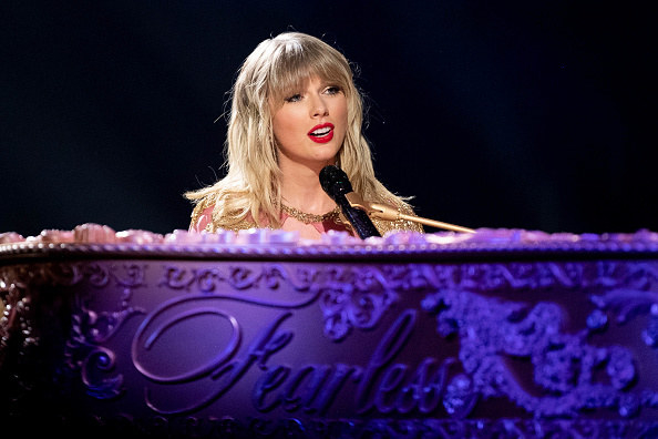 Taylor Swift playing piano and singing