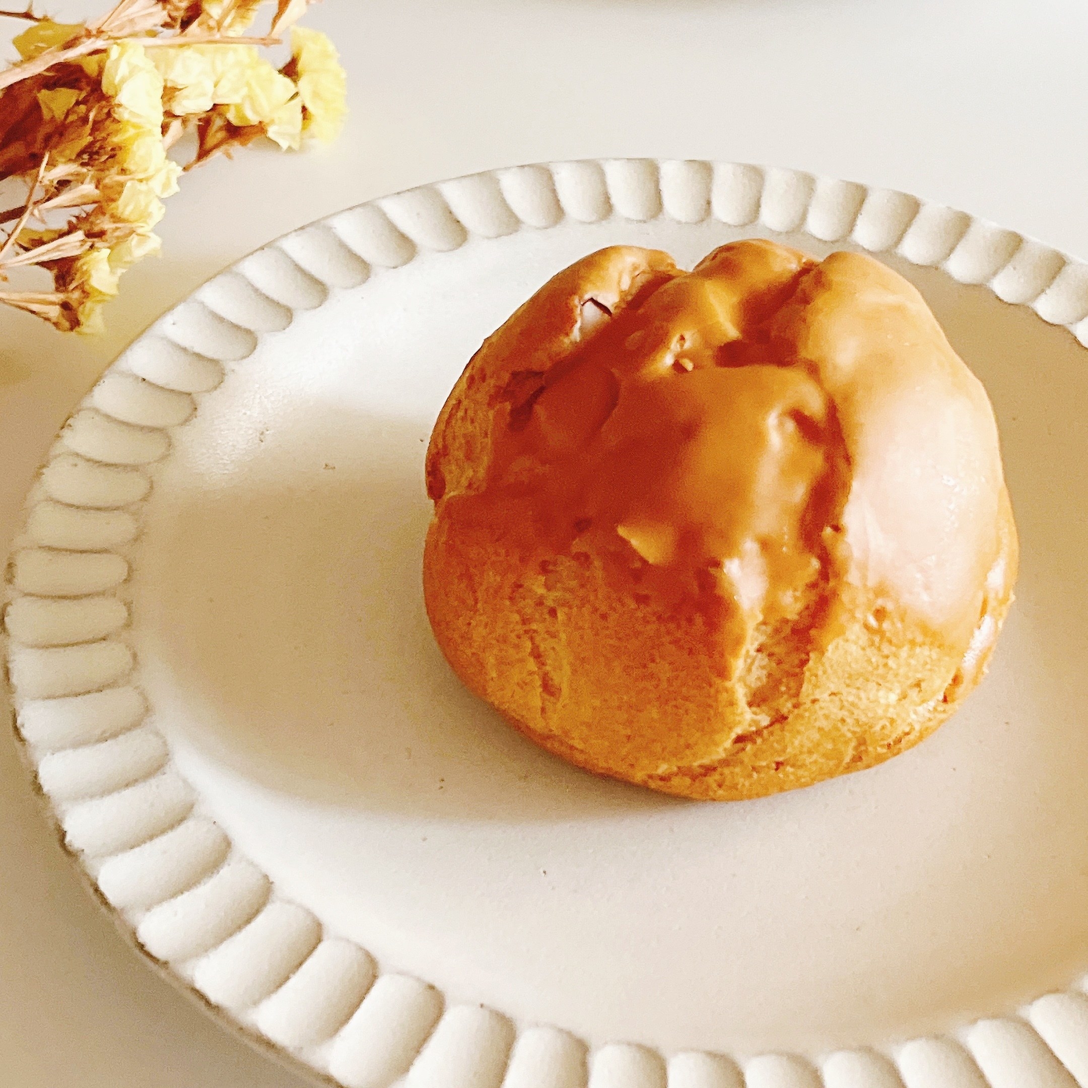 LAWSON（ローソン）のおすすめ「ツインシュー（塩キャラメルクリーム＆ホイップ）」
