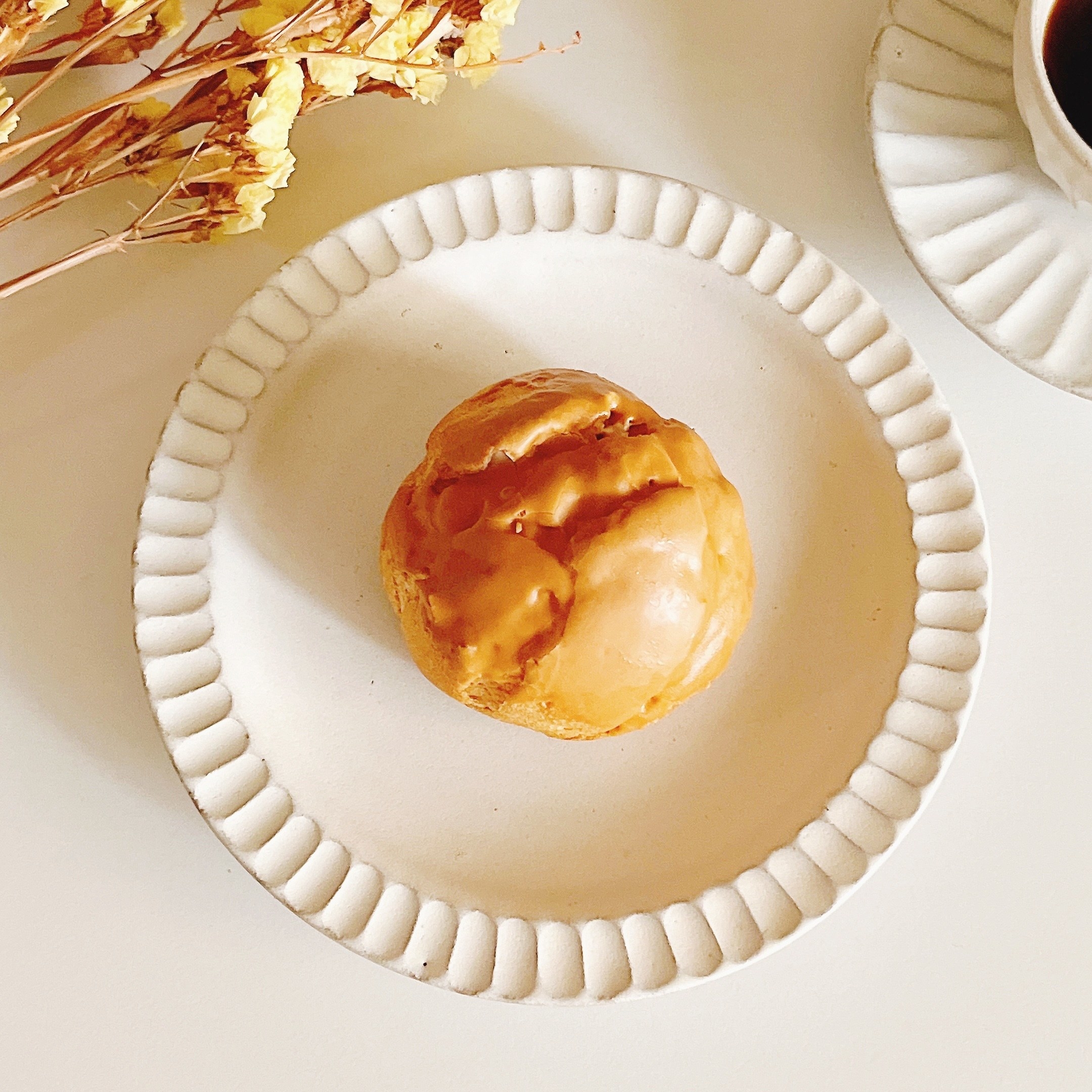 LAWSON（ローソン）のおすすめ「ツインシュー（塩キャラメルクリーム＆ホイップ）」