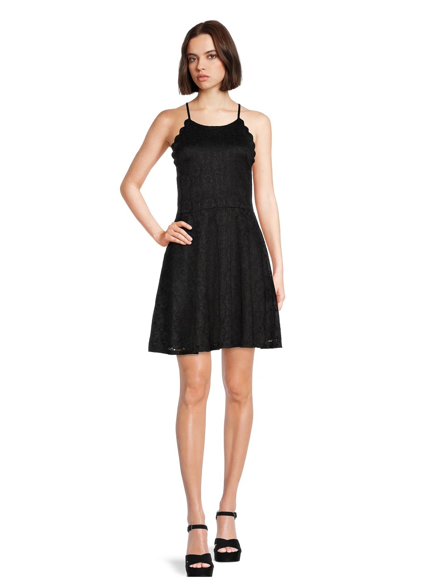 Model wear black lace dress