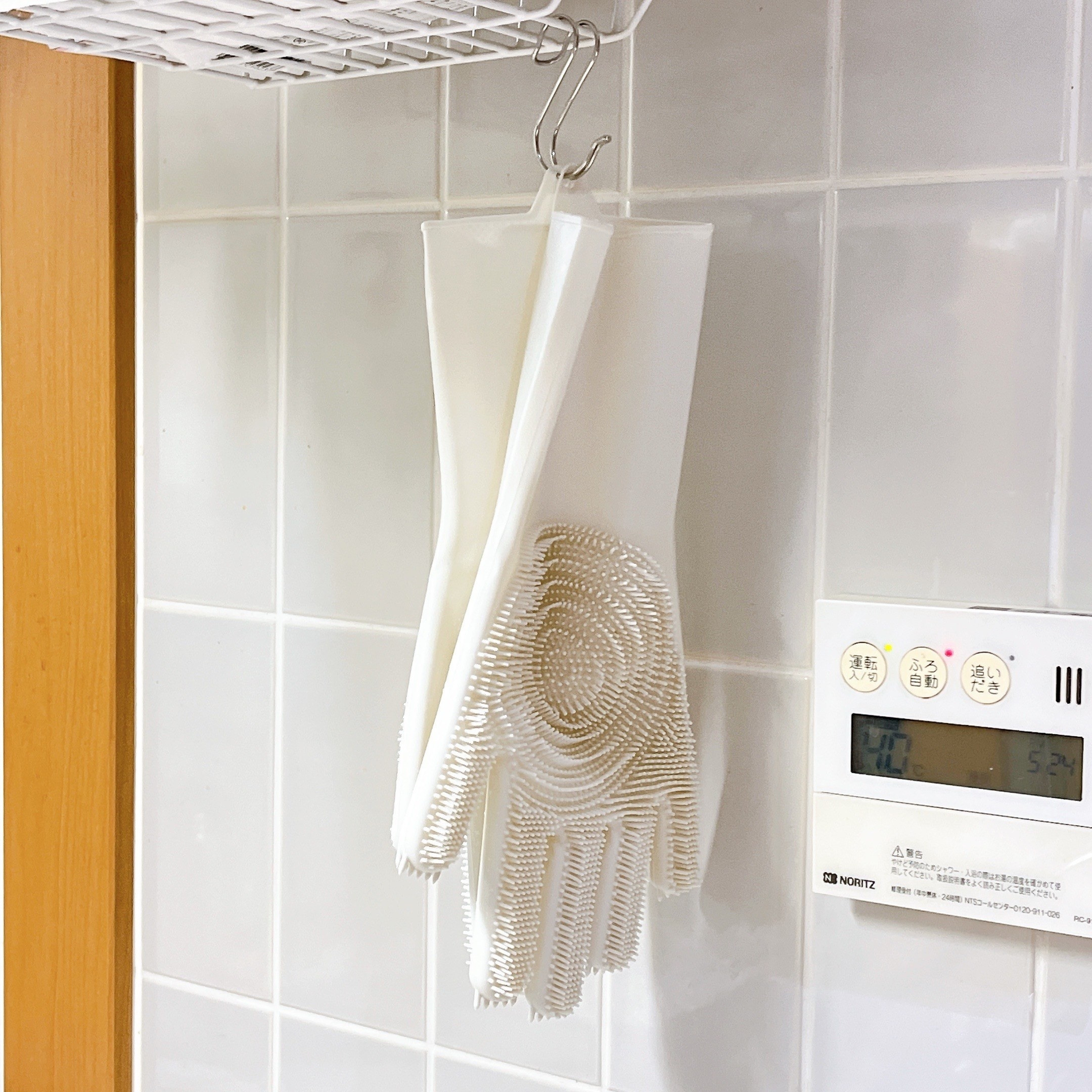 3coinsのおすすめアイデアグッズ「シリコーンブラシ手袋」