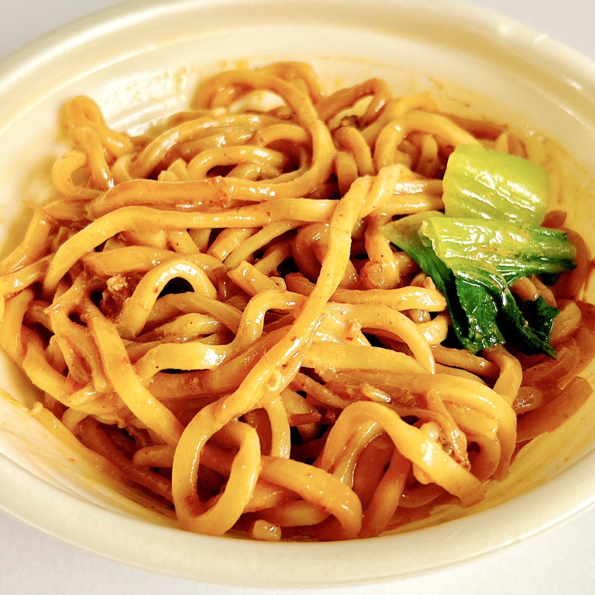 セブン‐イレブンのオススメの麺類「花椒の香りとラー油の辛味汁なし担々麺」