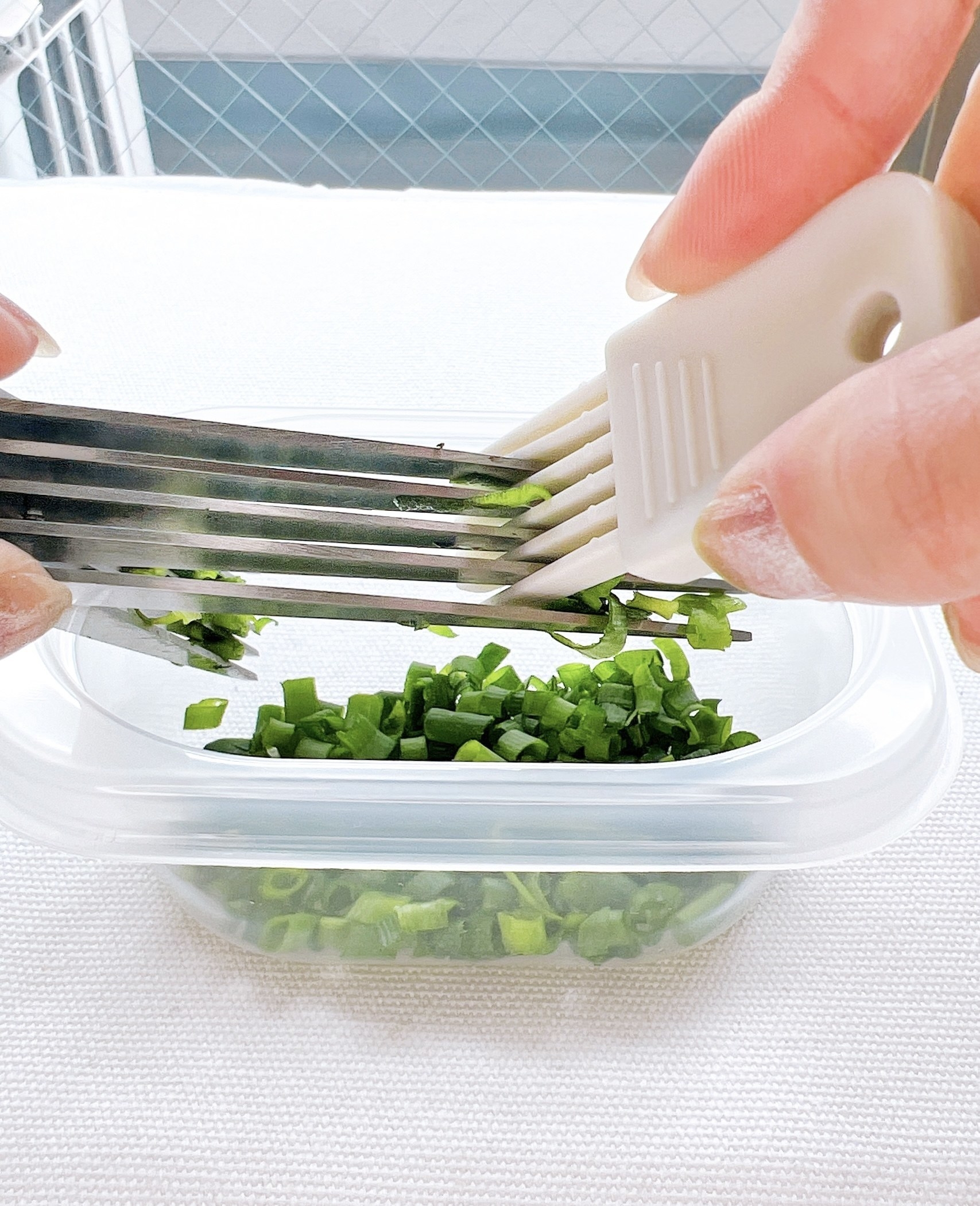 3coinsのおすすめアイデアグッズ「みじん切りはさみ」