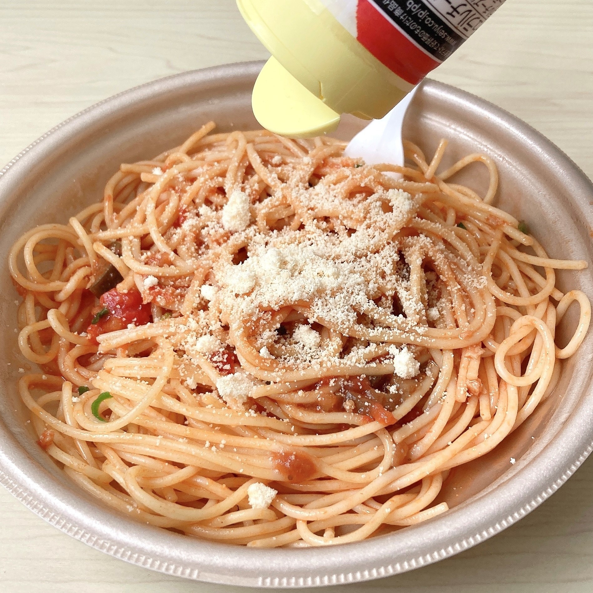 セブン-イレブンのオススメのパスタ「なすのトマトソースパスタ 大豆ミート使用」