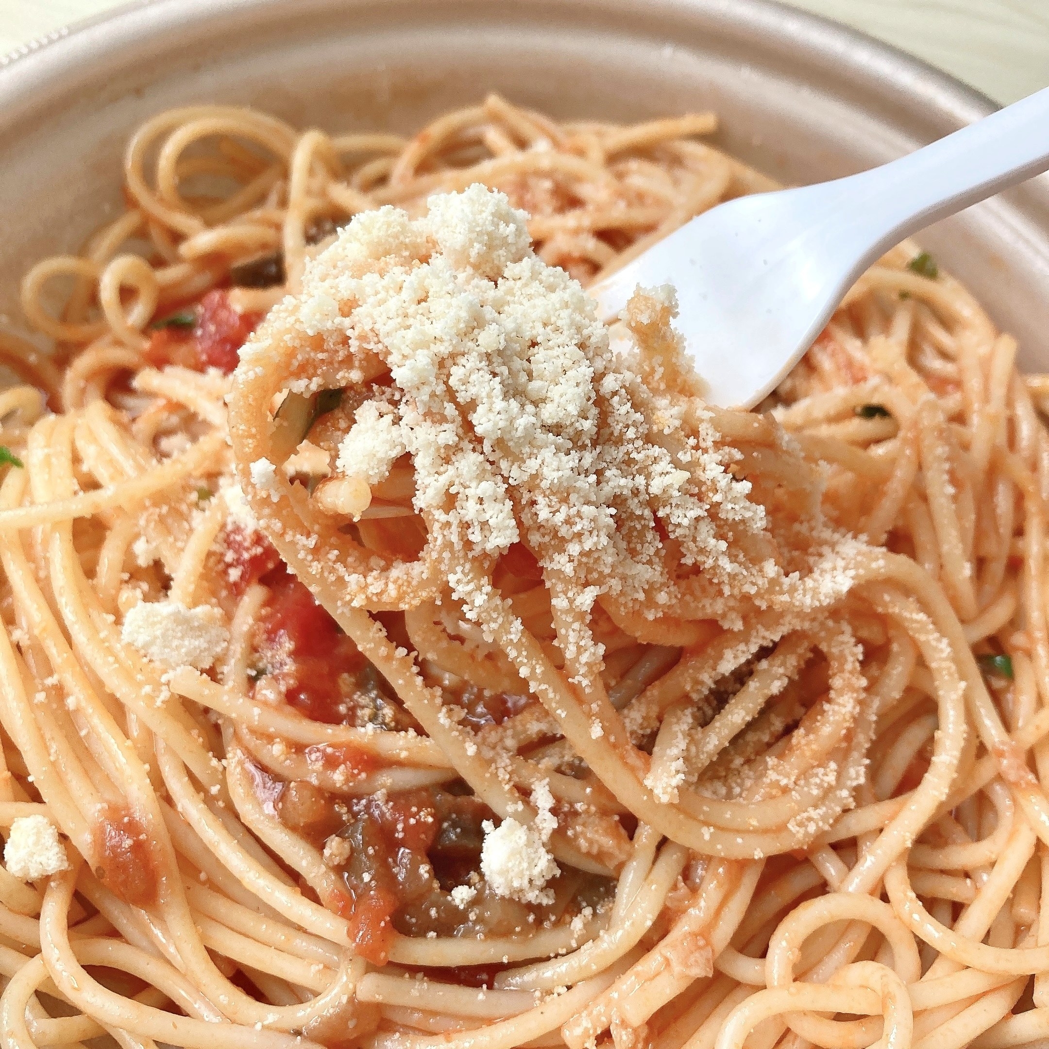 セブン-イレブンのオススメのパスタ「なすのトマトソースパスタ 大豆ミート使用」