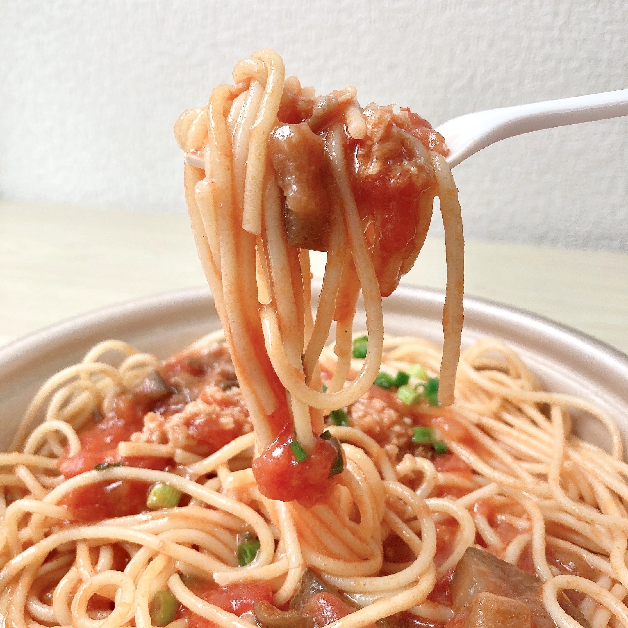 セブン-イレブンのオススメのパスタ「なすのトマトソースパスタ 大豆ミート使用」