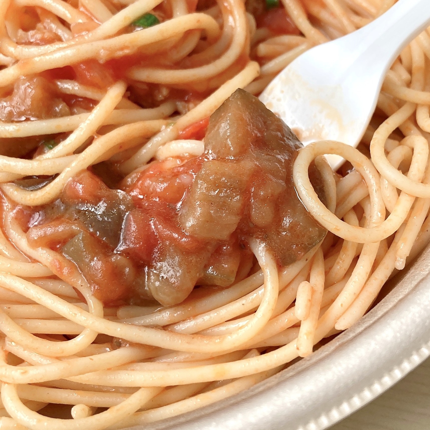 セブン-イレブンのオススメのパスタ「なすのトマトソースパスタ 大豆ミート使用」