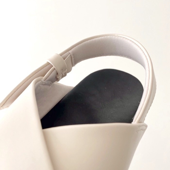 ユニクロのオススメのサンダル「バックストラップサンダル」