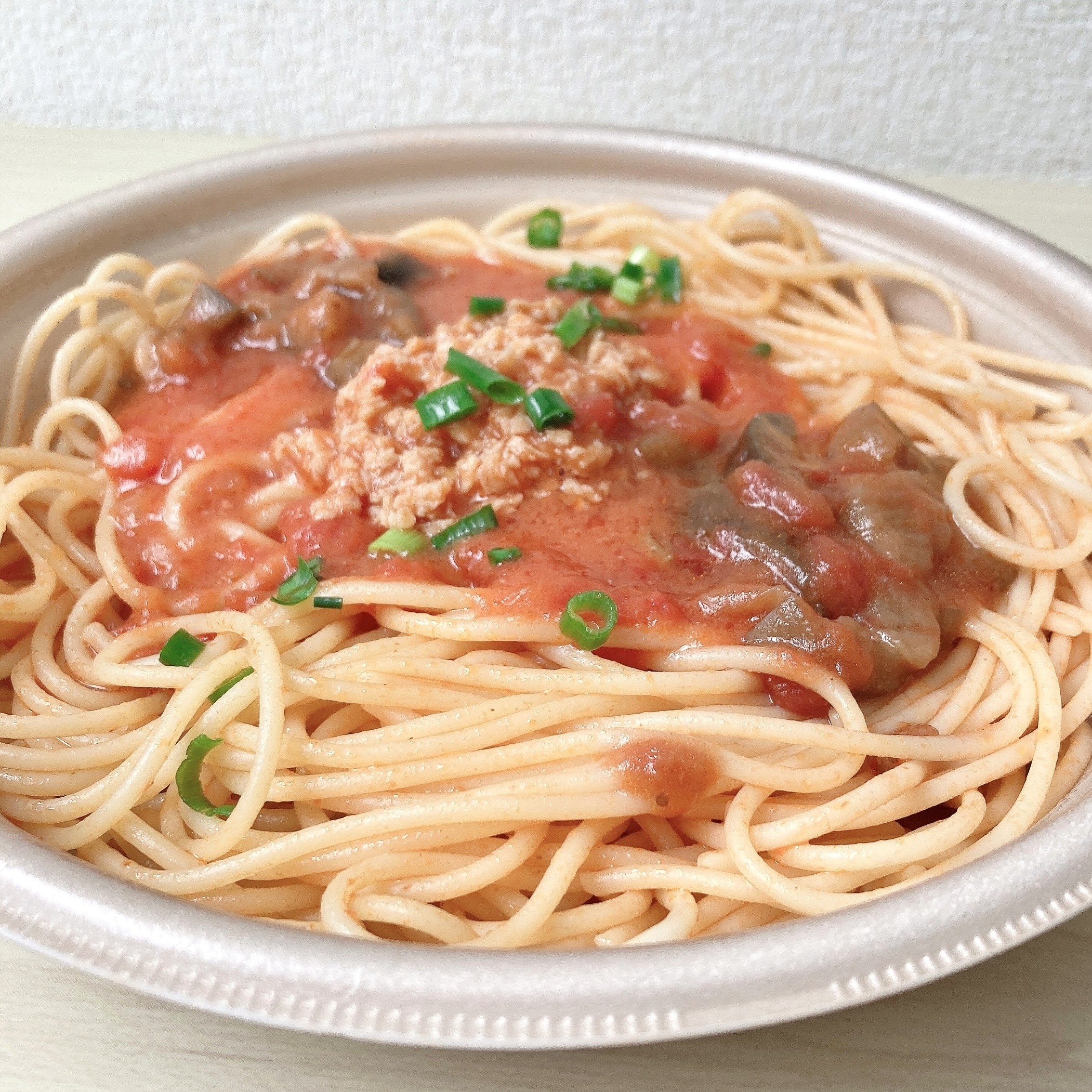 セブン-イレブンのオススメのパスタ「なすのトマトソースパスタ 大豆ミート使用」