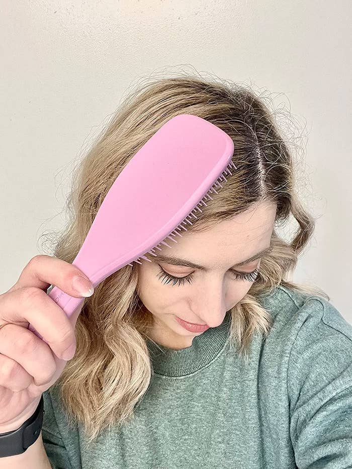 Reviewer using the rose bud brush