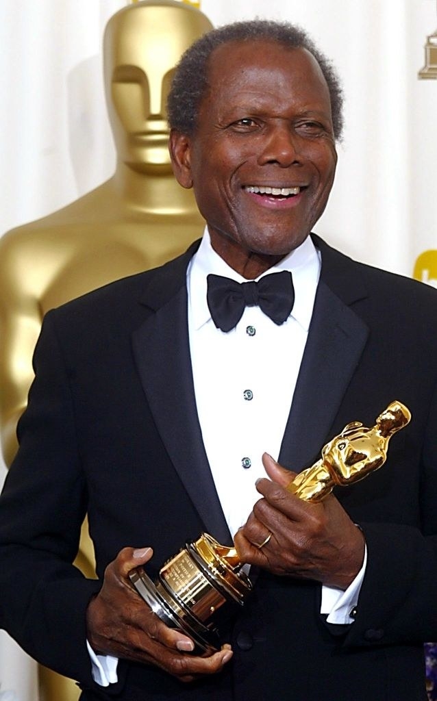 Sidney in a bow tie holding an Oscar
