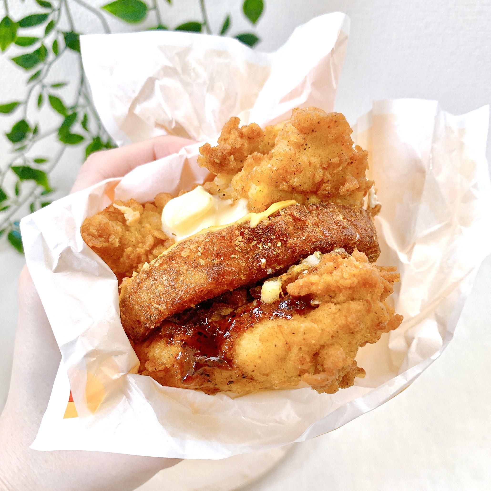 ケンタッキーフライドチキンのおすすめのフード「カリホクハッシュのフィレバーガー凄肉」