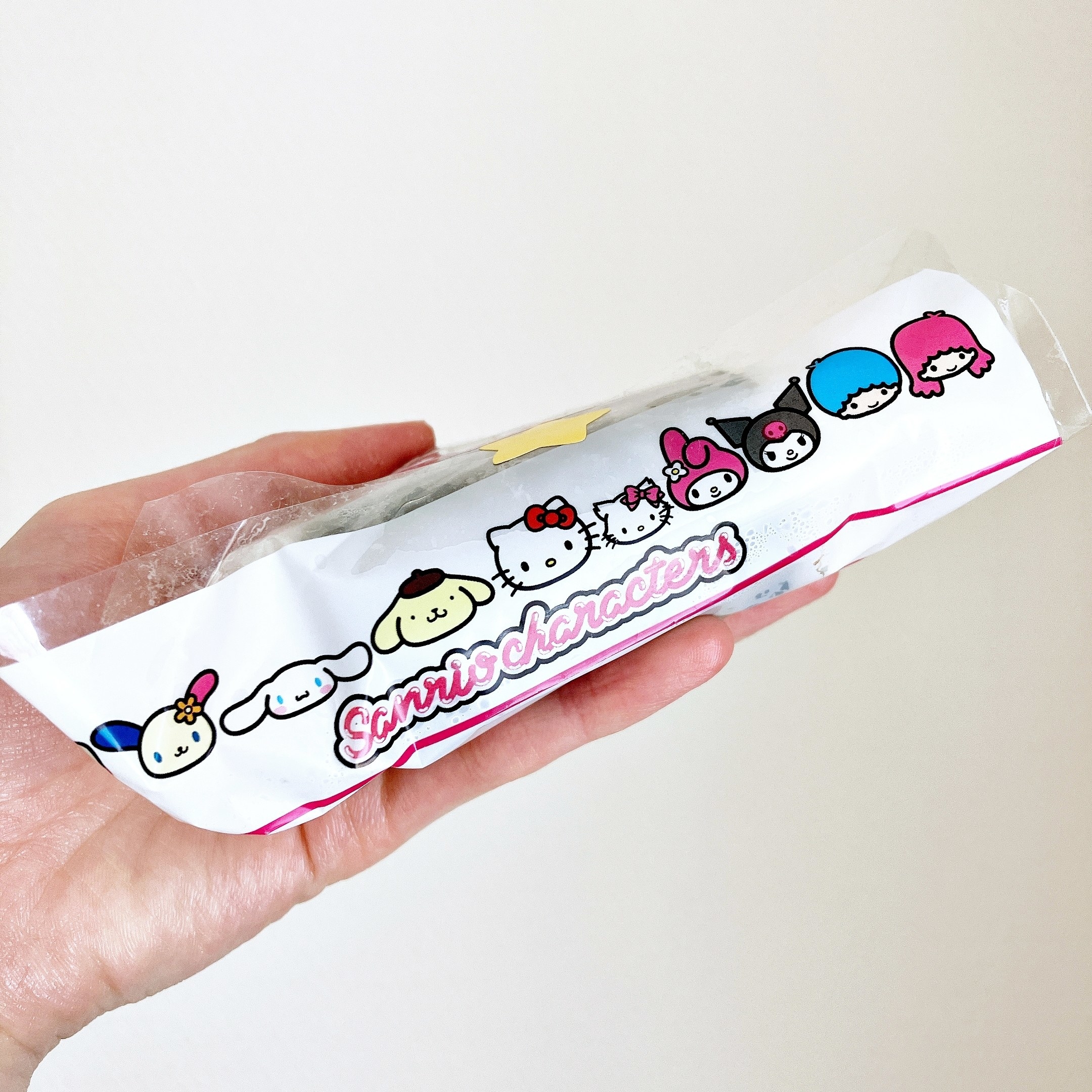DAISO（ダイソー）のおすすめお弁当グッズ「おにぎりデコパック三角 サンリオキャラクターズ4枚入」