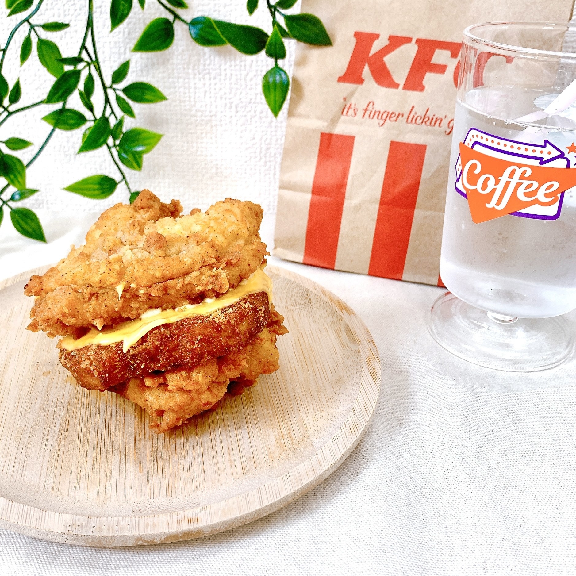 ケンタッキーフライドチキンのおすすめのフード「カリホクハッシュのフィレバーガー凄肉」