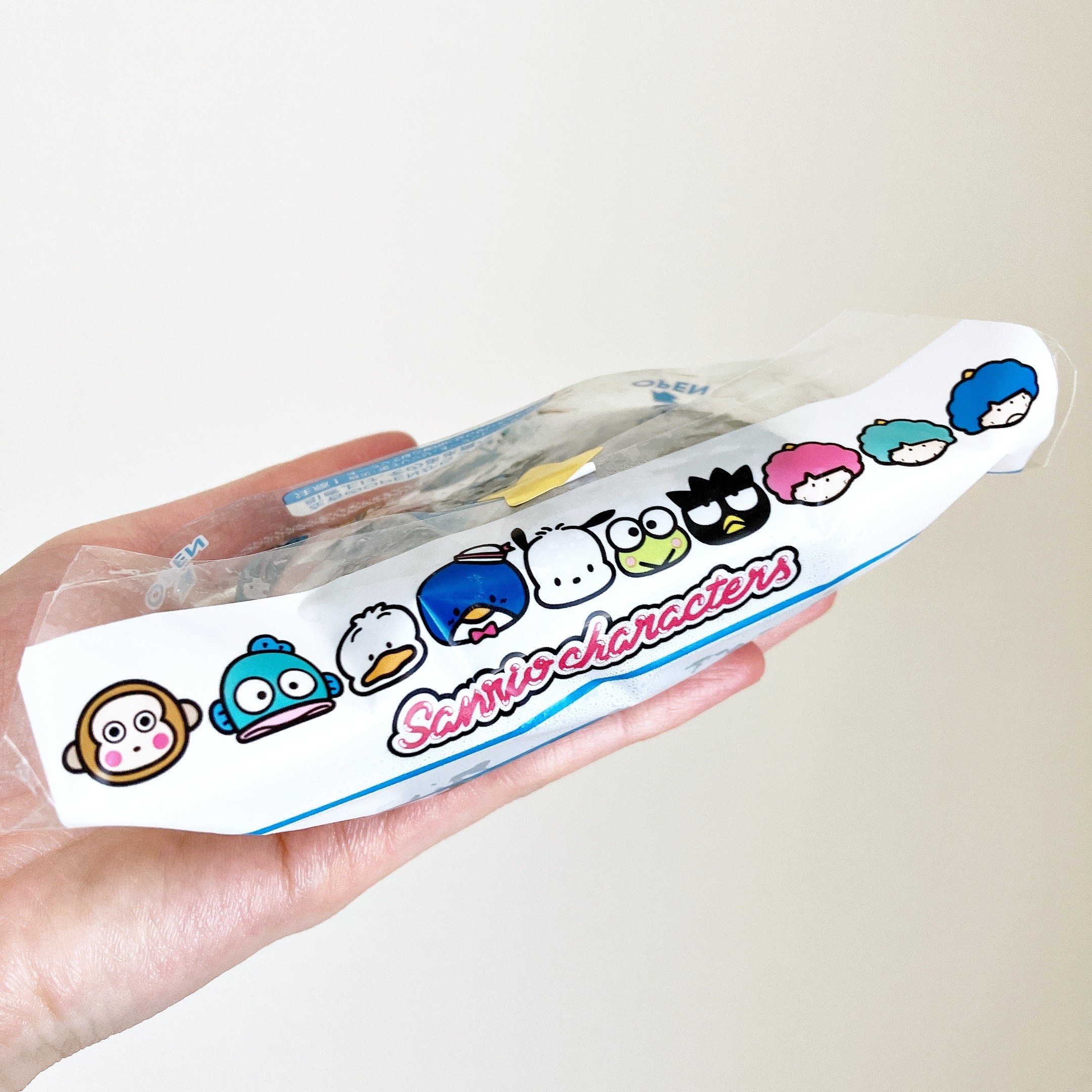 DAISO（ダイソー）のおすすめお弁当グッズ「おにぎりデコパック三角 サンリオキャラクターズ4枚入」