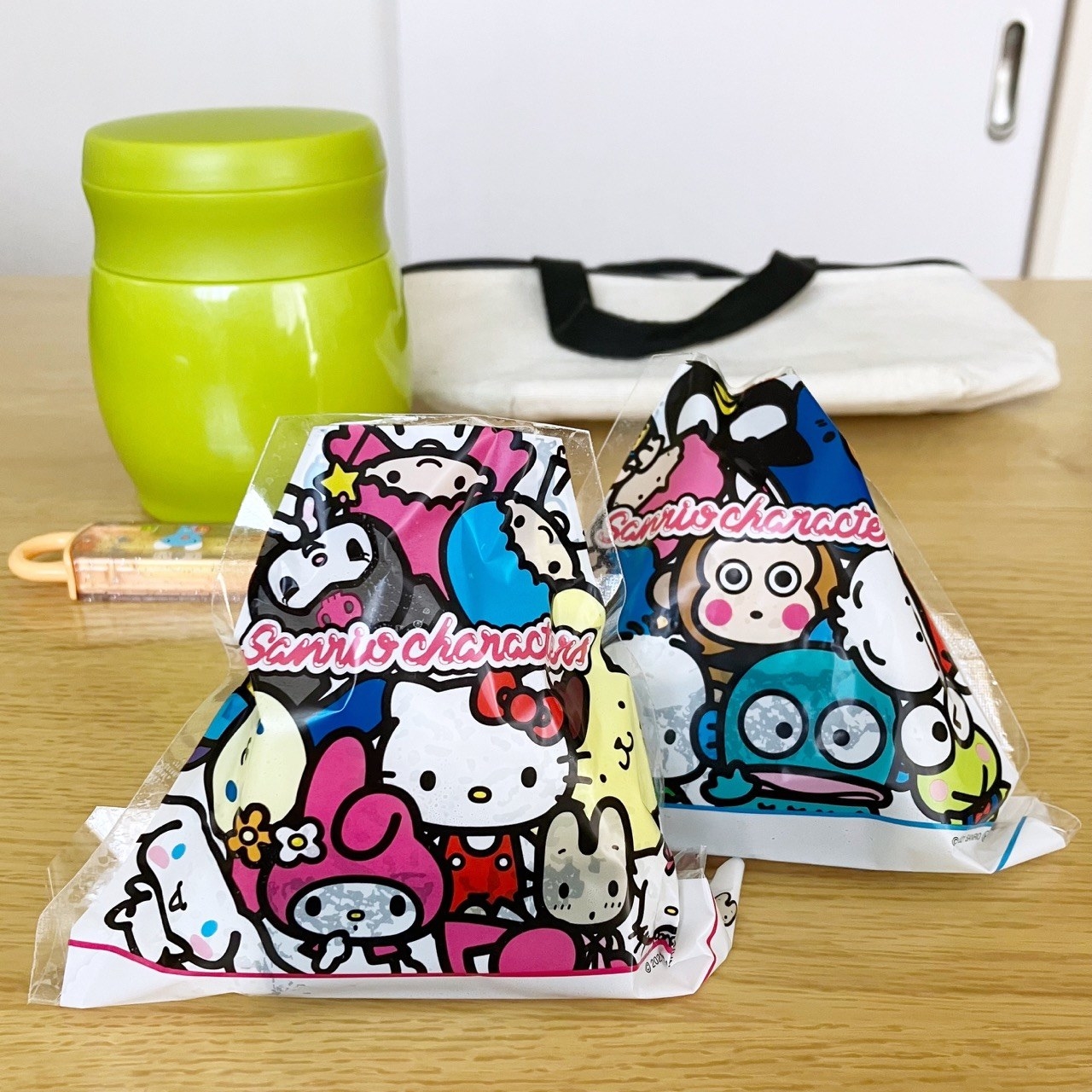DAISO（ダイソー）のおすすめお弁当グッズ「おにぎりデコパック三角 サンリオキャラクターズ4枚入」