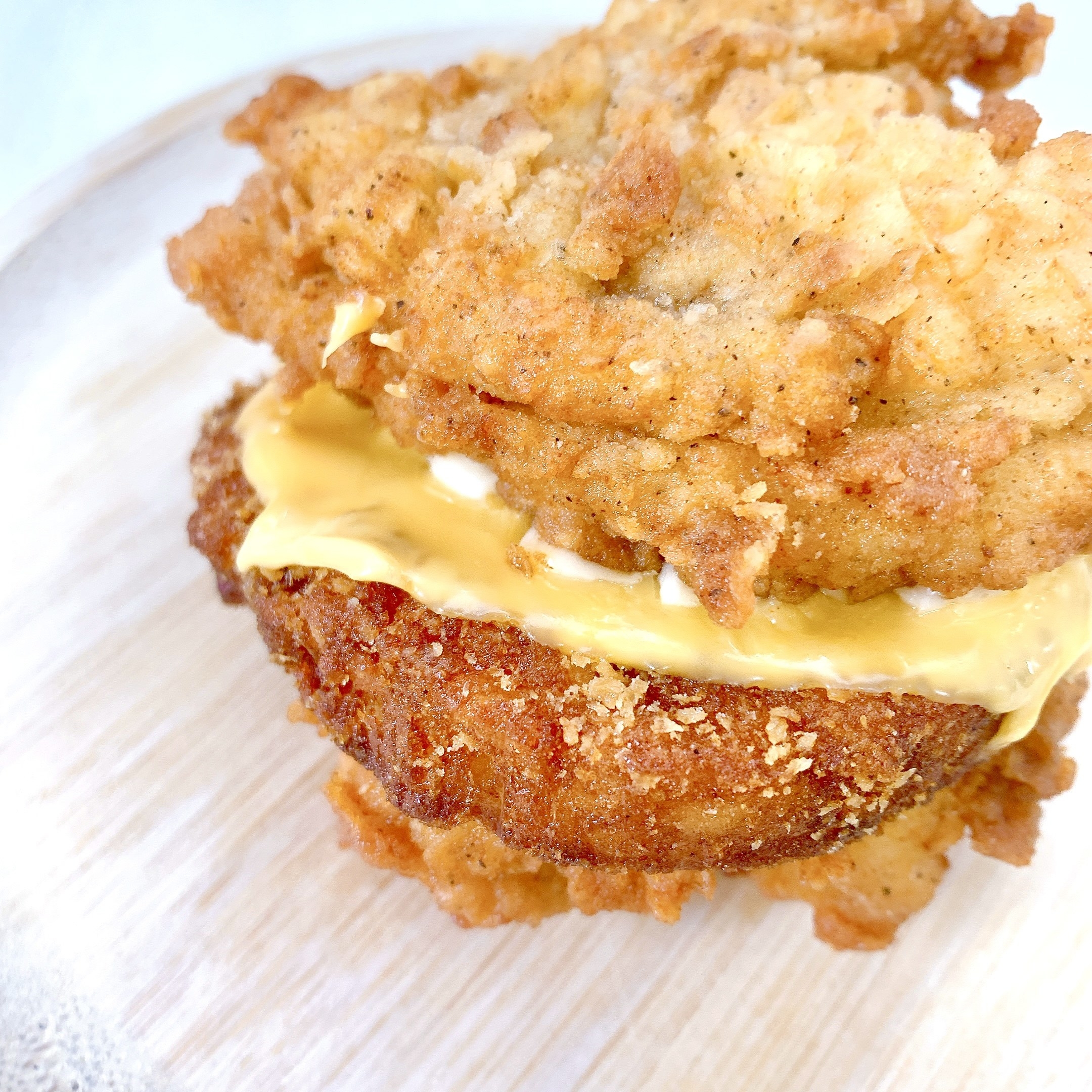 ケンタッキーフライドチキンのおすすめのフード「カリホクハッシュのフィレバーガー凄肉」