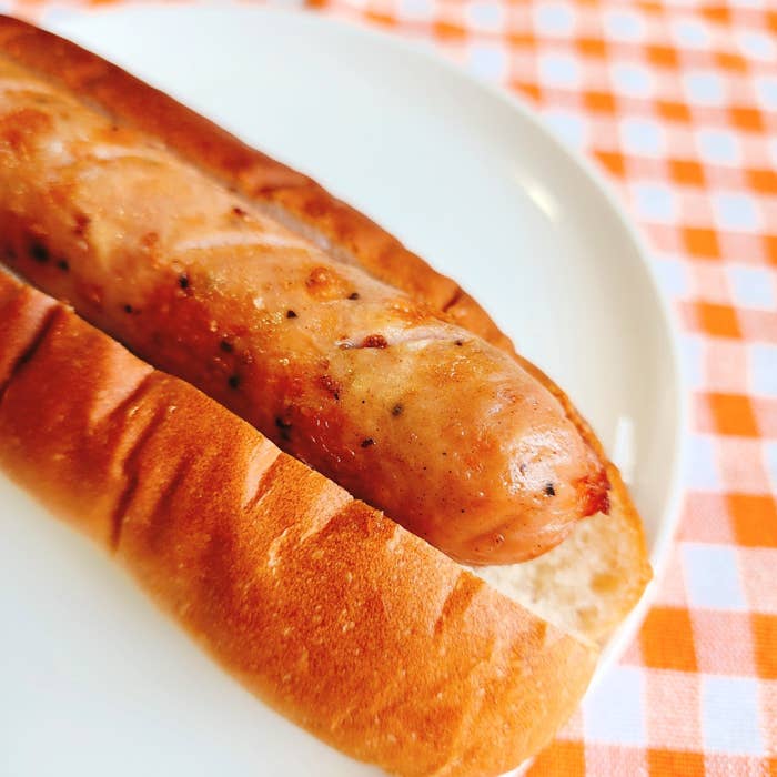 LAWSON(ローソン)のおすすめパン「HOTチリソースドッグ」