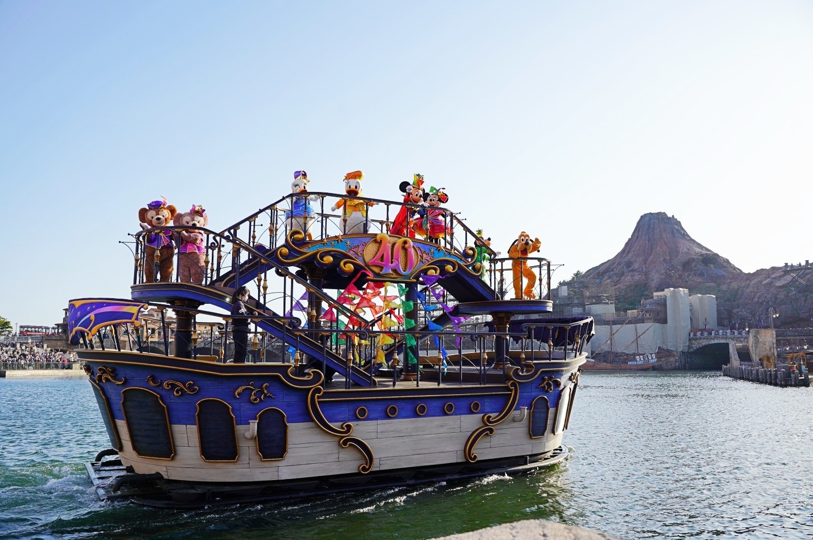 ディズニーシーの水上ショー「レッツ・セレブレイト・ウィズ・カラー」