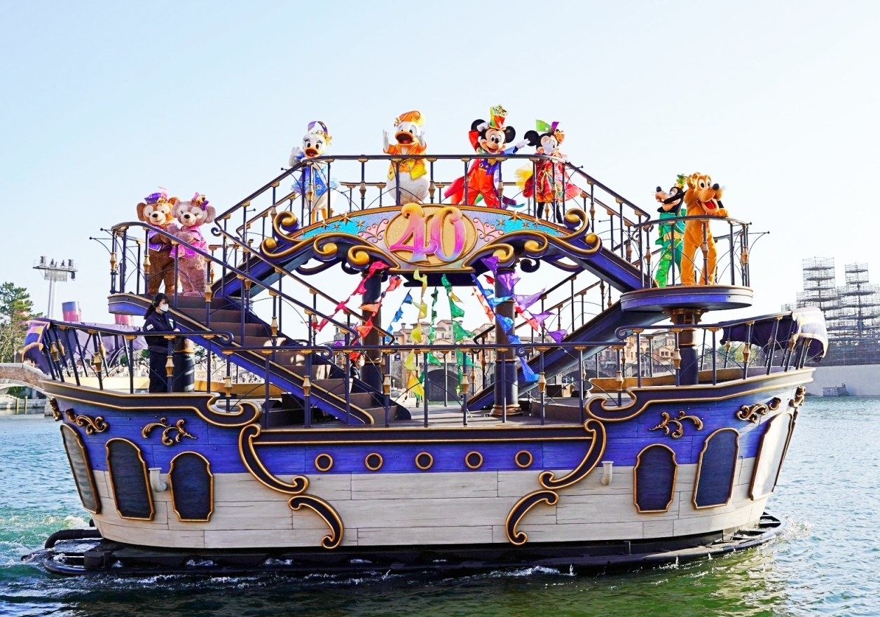 ディズニーシーの水上ショー「レッツ・セレブレイト・ウィズ・カラー」