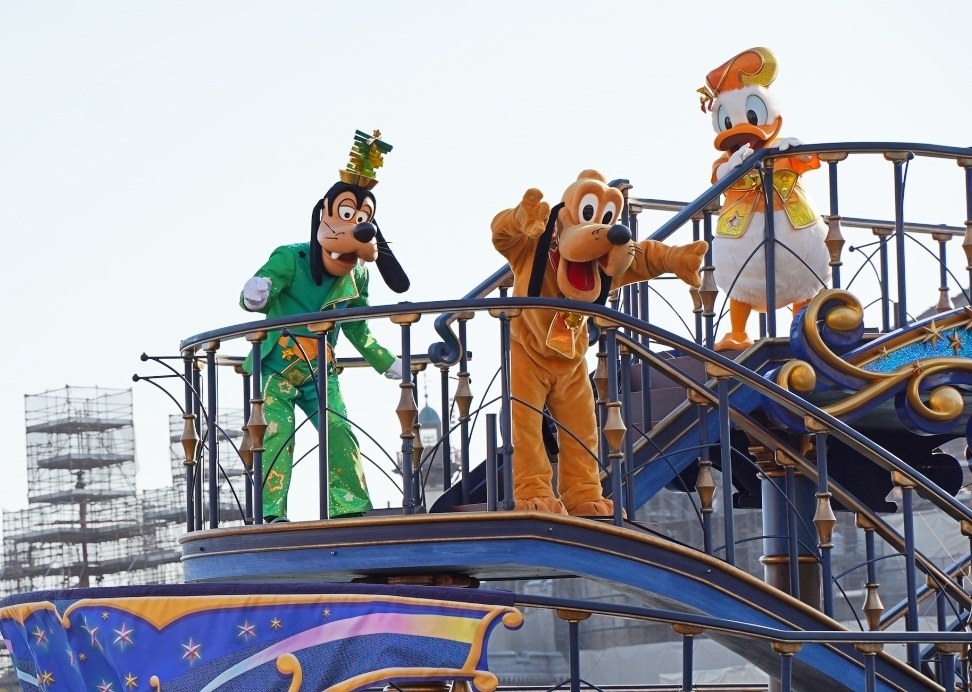 ディズニーシーの水上ショー「レッツ・セレブレイト・ウィズ・カラー」