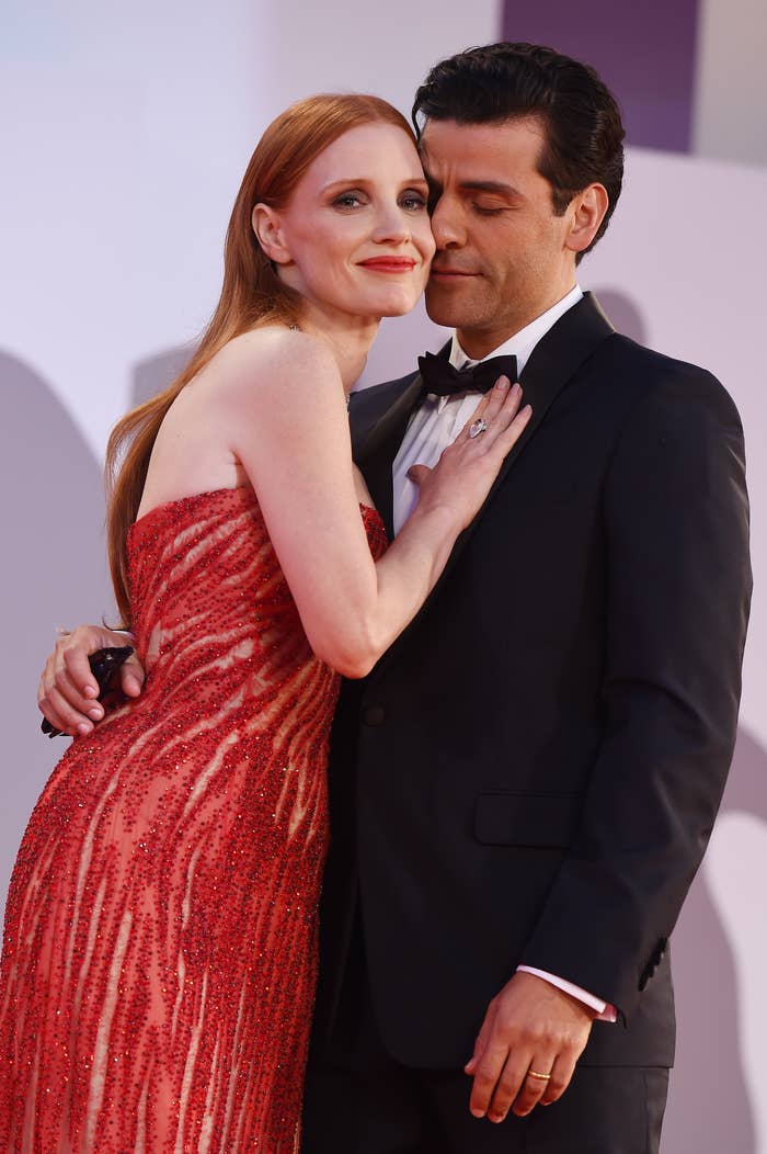 Jessica Chastain and Oscar Isaac hugging on a red carpet