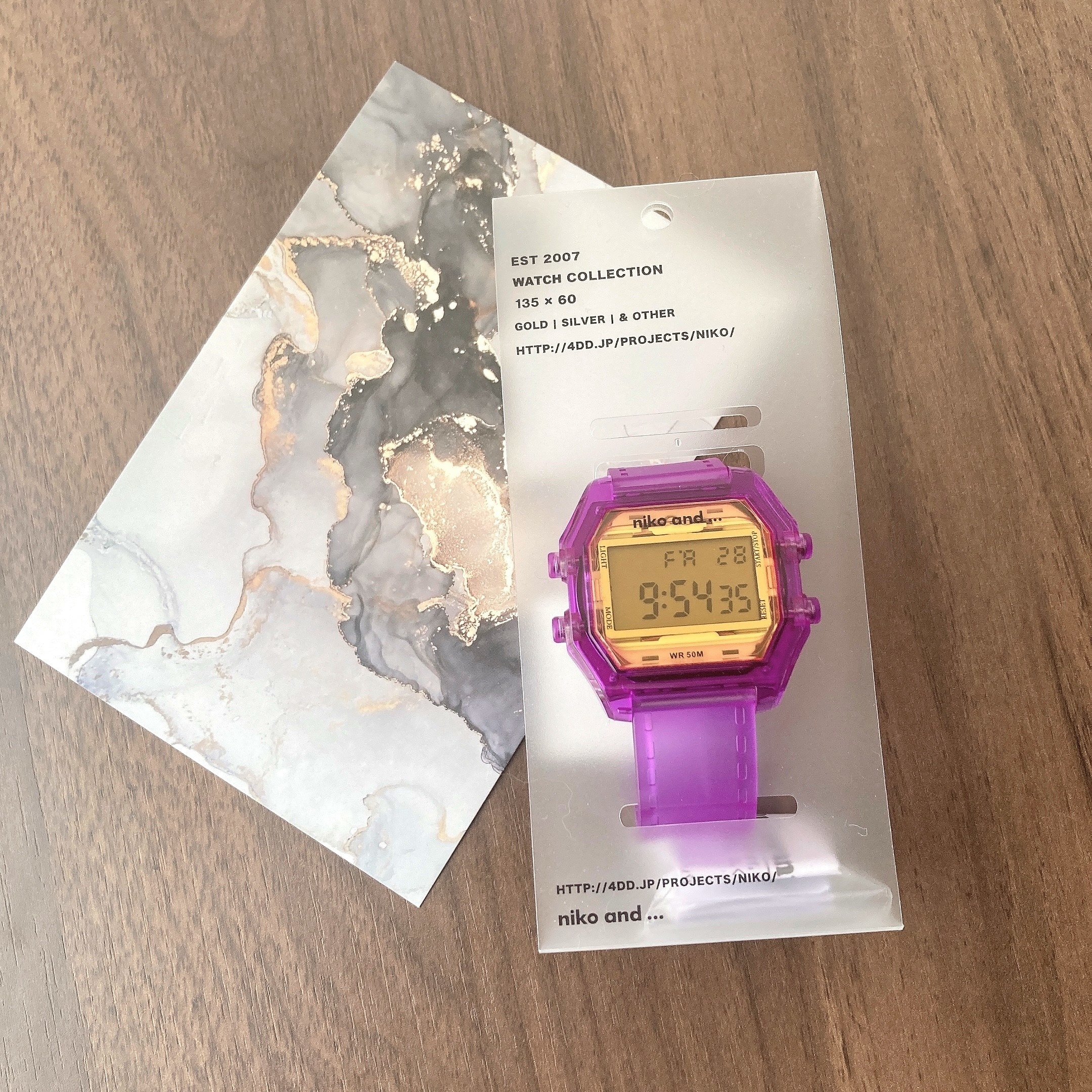 niko and&hellip;（ニコアンド）のオススメの腕時計「角デジタルウォッチ」