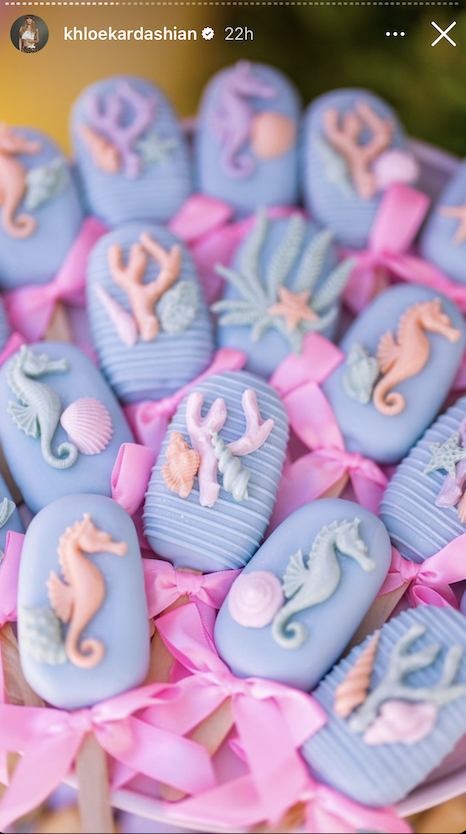 Small cake pops decorated with seahorses, coral, and other sea life