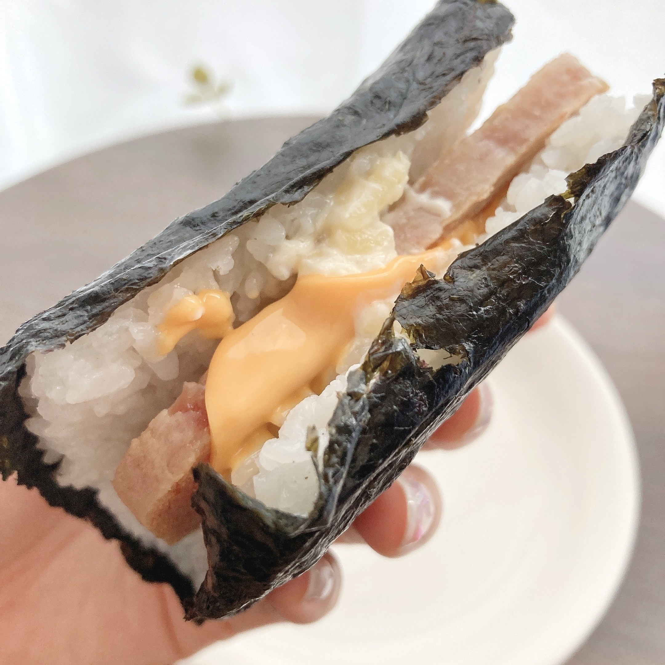 FamilyMart（ファミリーマート）のオススメのおにぎり「SPAM®むすび 3種のチーズ」