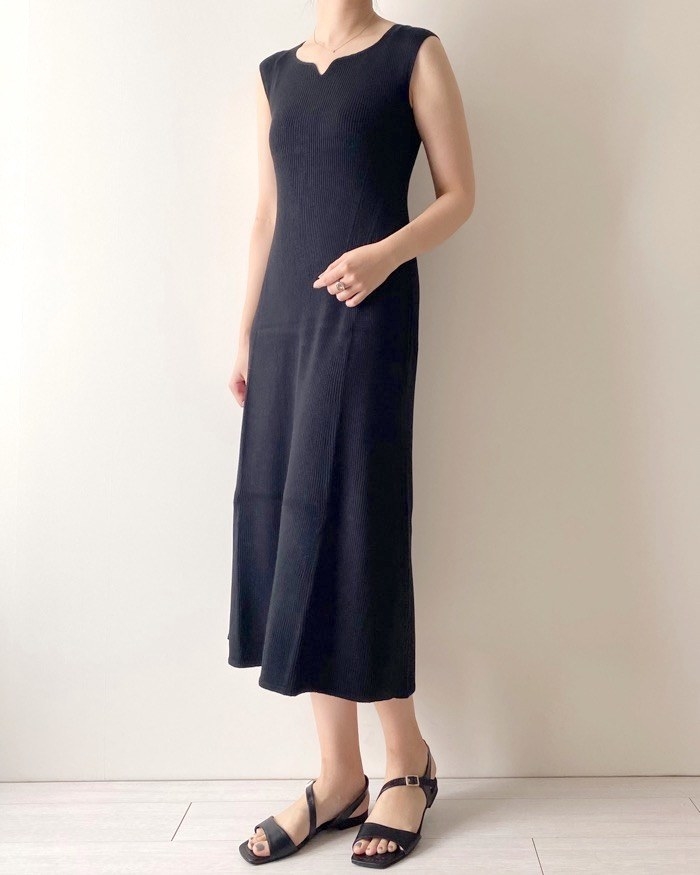 UNIQLO（ユニクロ）のオススメのワンピース「3Dニットワンピース（ノースリーブ）」