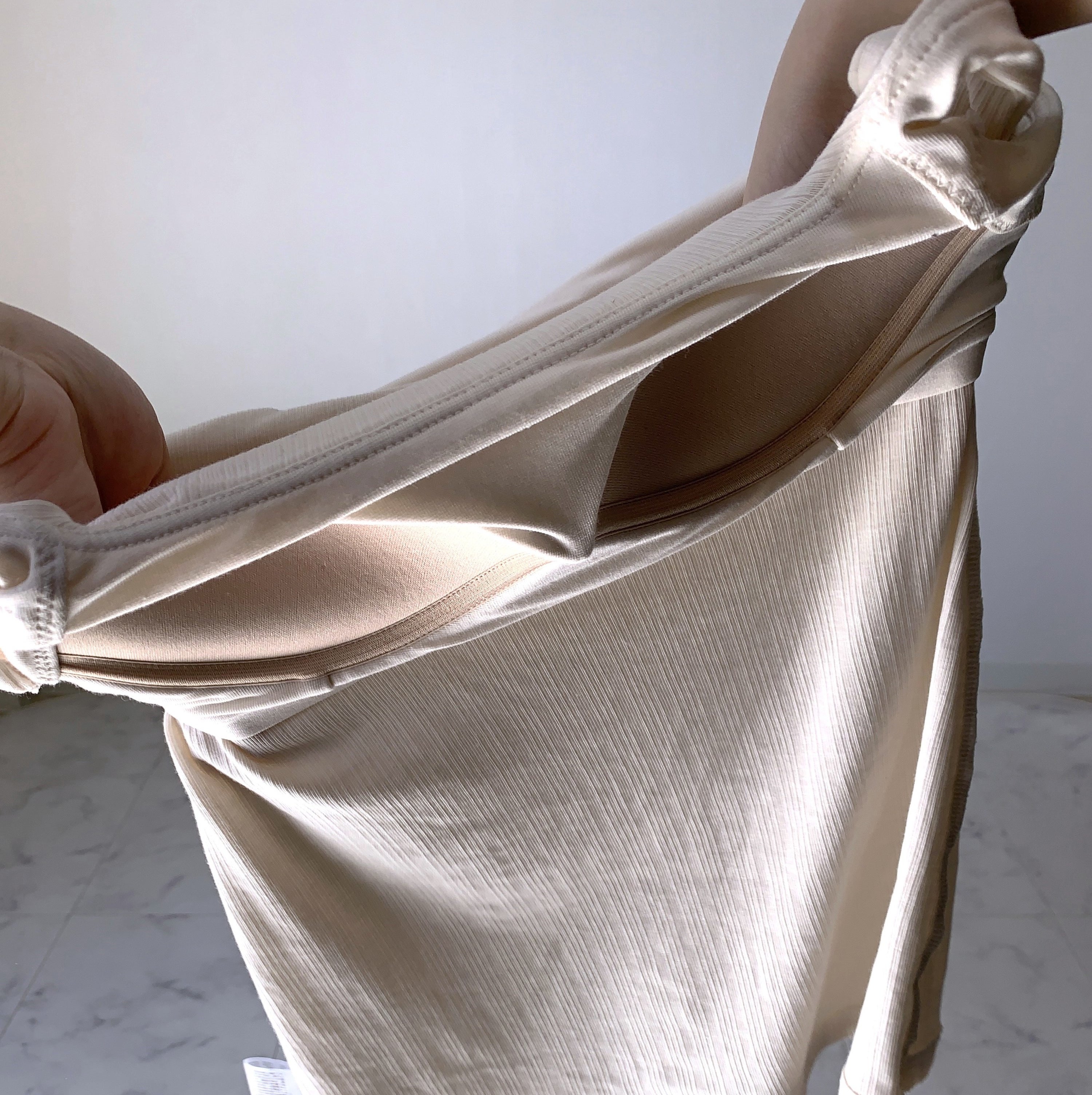 GU（ジーユー）のおすすめのレディースアイテム「ブラフィールスクエアネックタンクトップ」