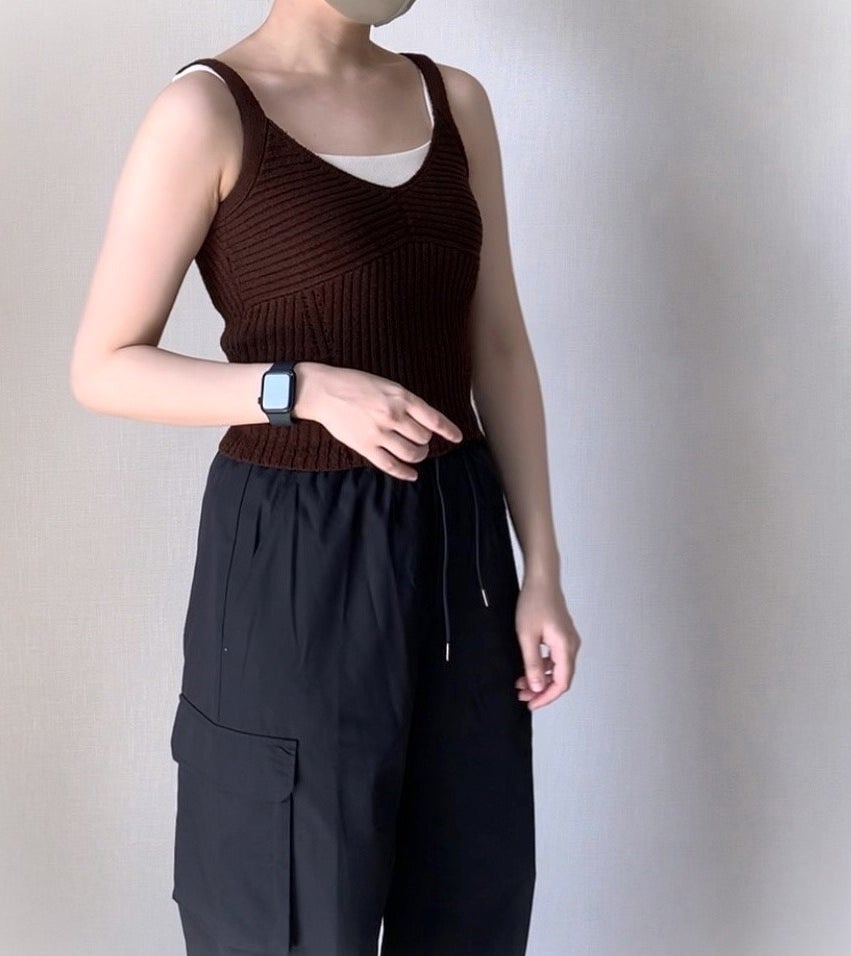 GU（ジーユー）のおすすめのレディースアイテム「ブラフィールスクエアネックタンクトップ」のコーディネート