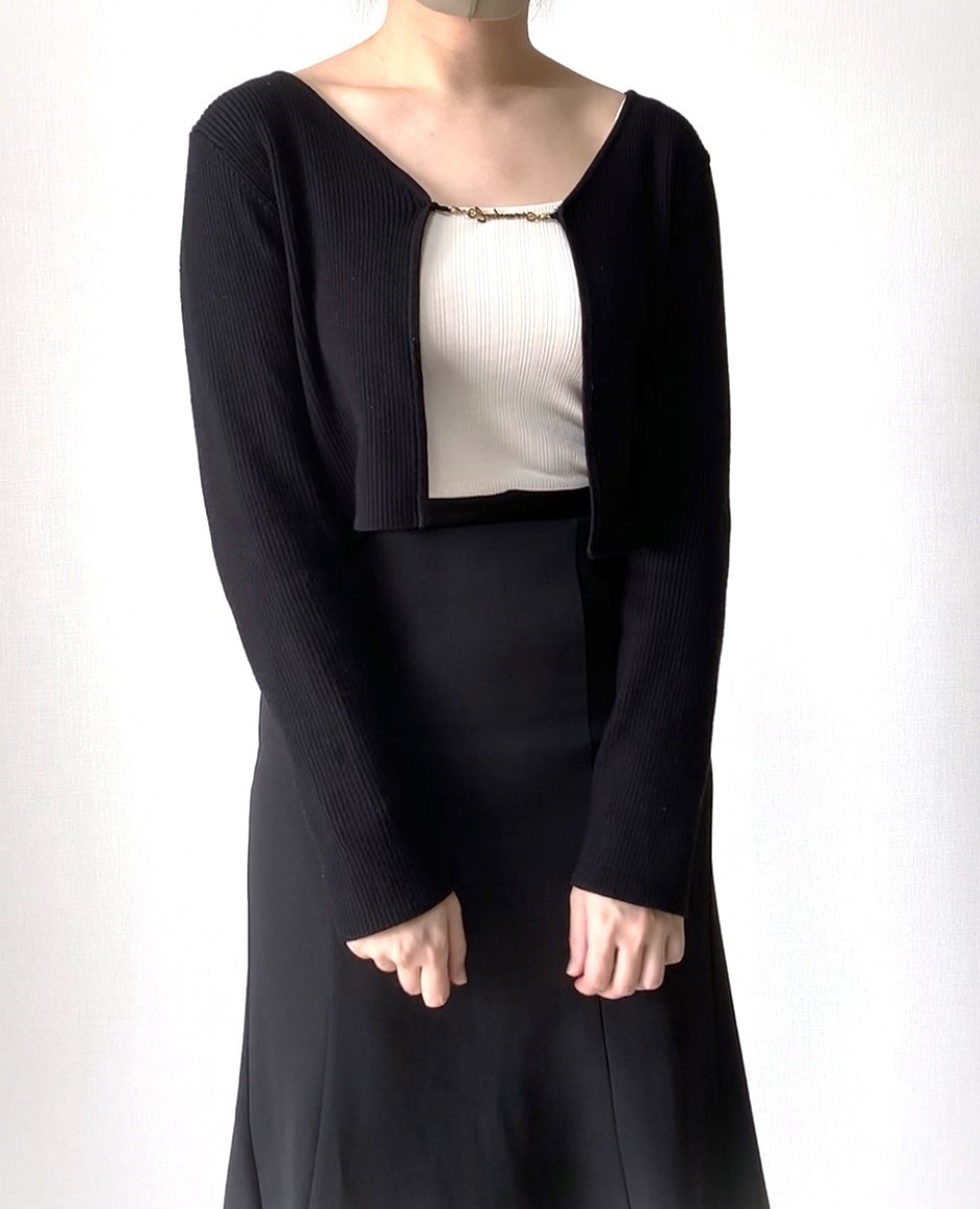 GU（ジーユー）のおすすめのレディースアイテム「ブラフィールスクエアネックタンクトップ」のコーディネート