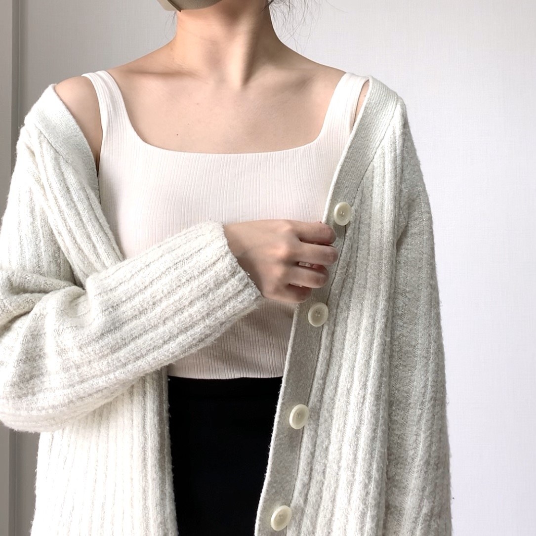 GU（ジーユー）のおすすめのレディースアイテム「ブラフィールスクエアネックタンクトップ」