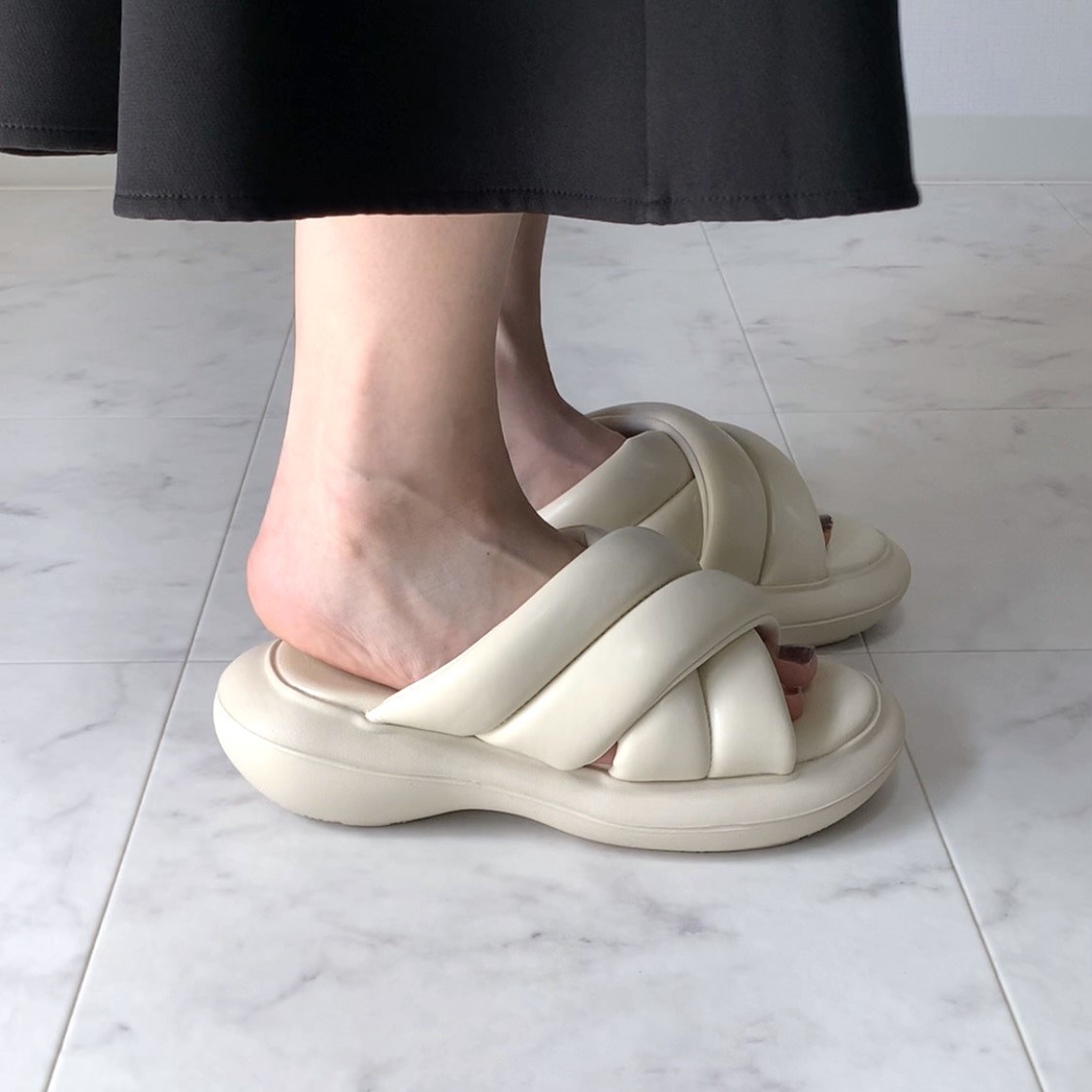 GU（ジーユー）のおすすめのレディースアイテム「パフィークロスベルトサンダル」