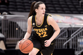 Photograph of Caitlin Clark playing for Iowa