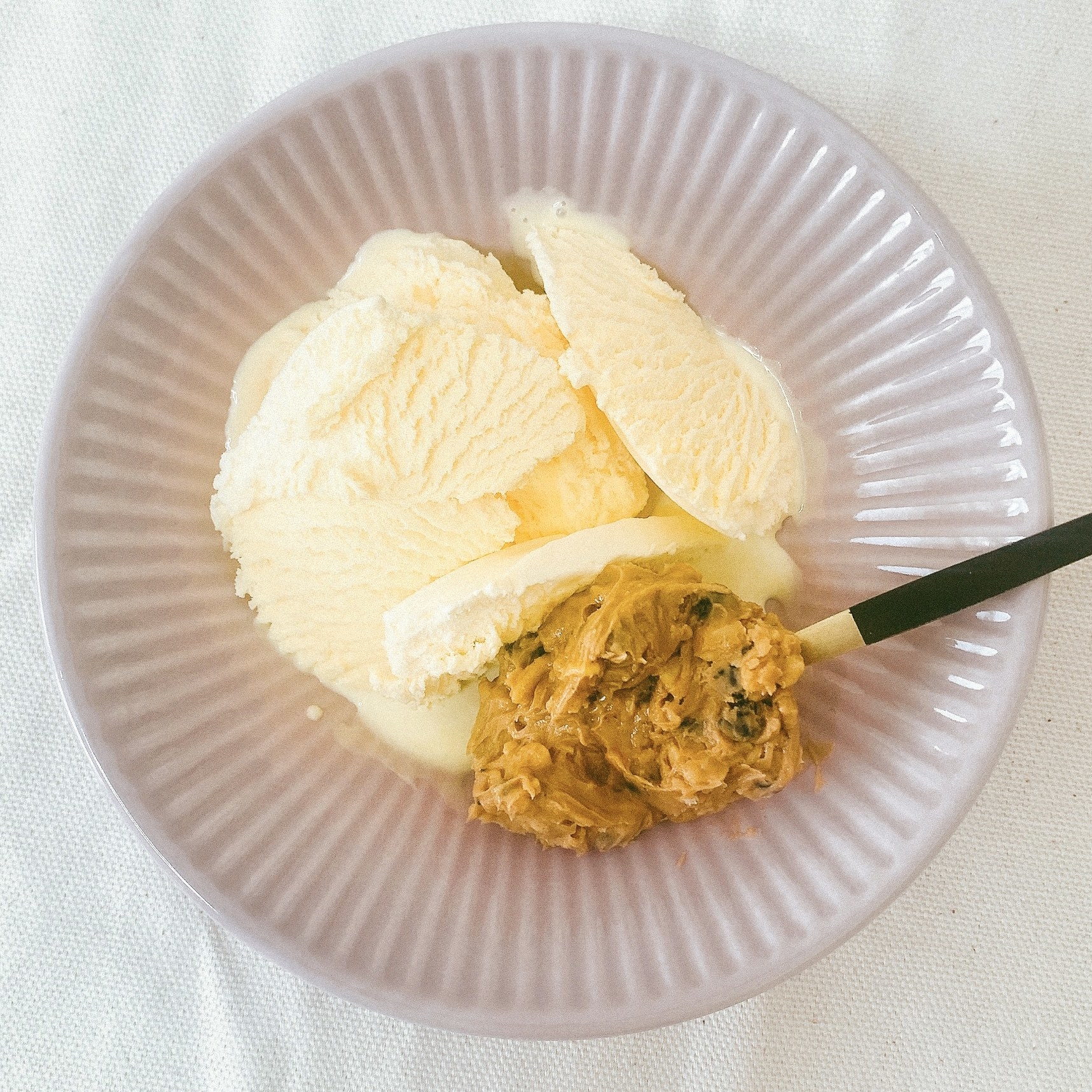 KALDI(カルディ)のおすすめのペースト「食べるクッキー&クリーム ナッツキャラメル 110g」