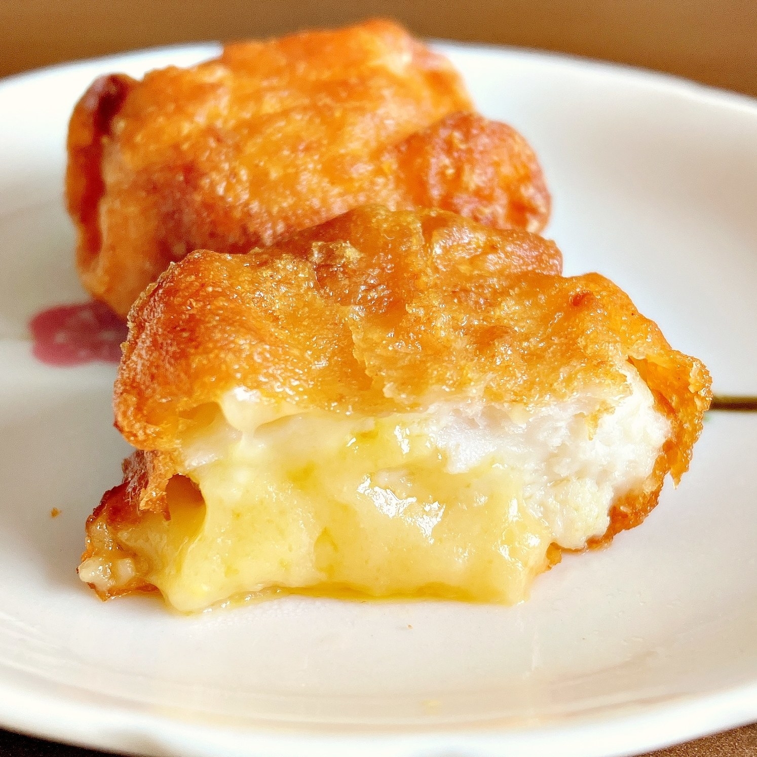 LAWSON(ローソン)のおすすめホットスナック「ソースin からあげクン とろ〜り濃厚チーズ味」