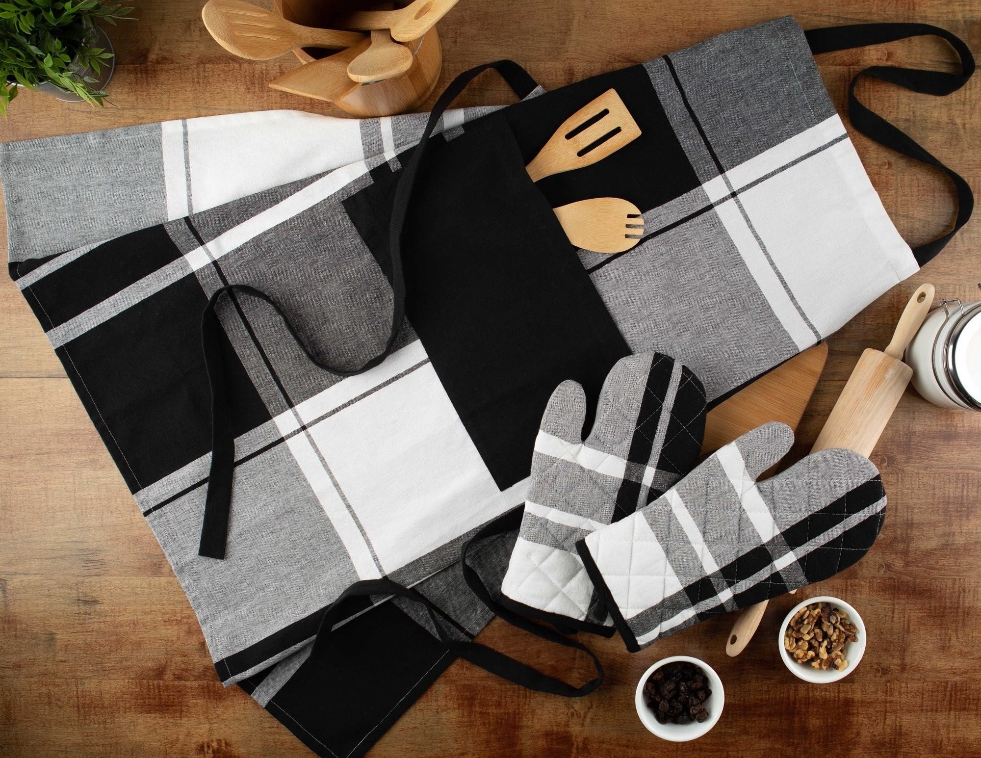 black and white plaid apron and two matching oven mitts