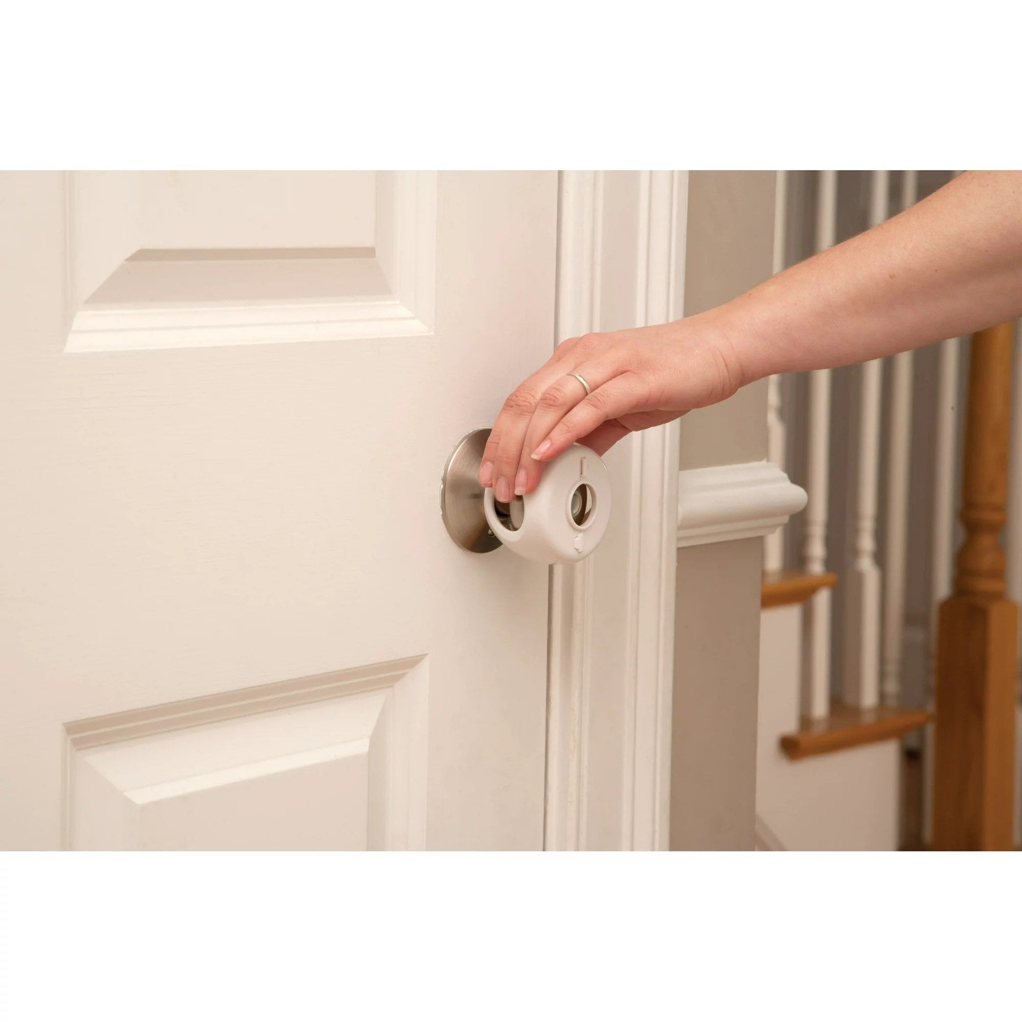Door knob screen  being used