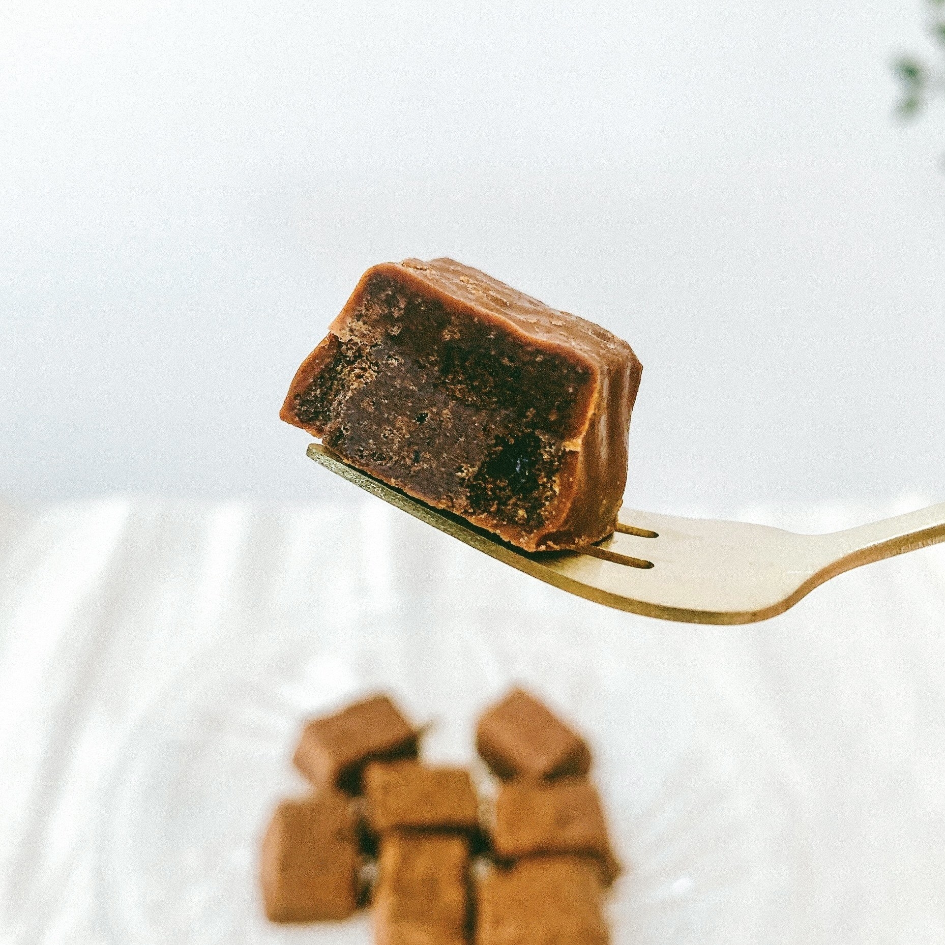 FamilyMart(ファミリーマート)の新作スイーツ「しっとり食感のガトーショコラ風チョコ」小腹が空いた時のおやつやデザートにおすすめ