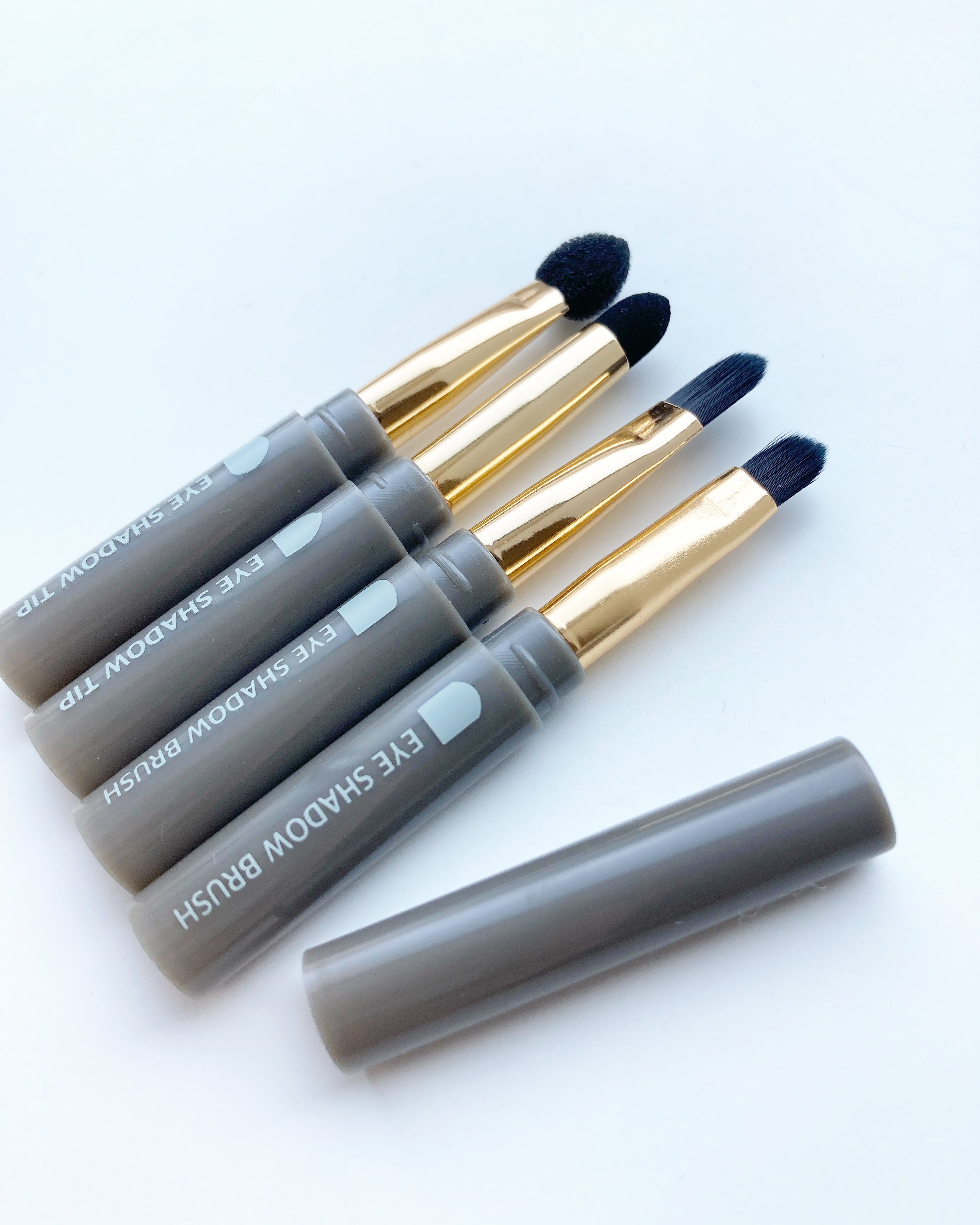 DAISO(ダイソー)の便利アイテム「メイクブラシ(ロケット型、目元用)」