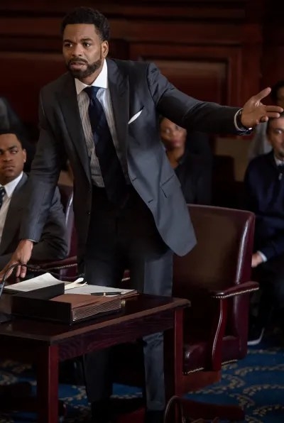 Lawyer Davis Maclean (Method Man) talking in court