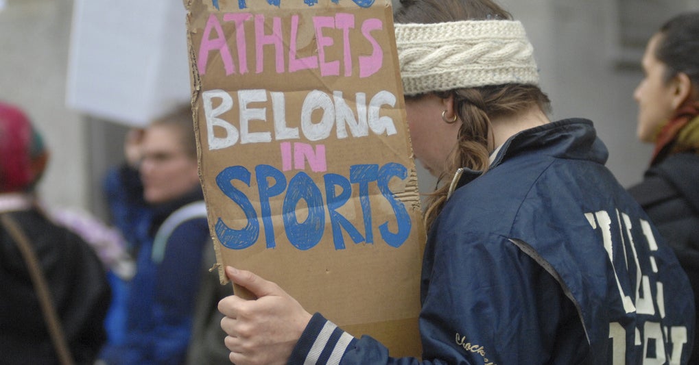 Les règles du titre IX de Biden pourraient interdire aux athlètes trans des sports scolaires