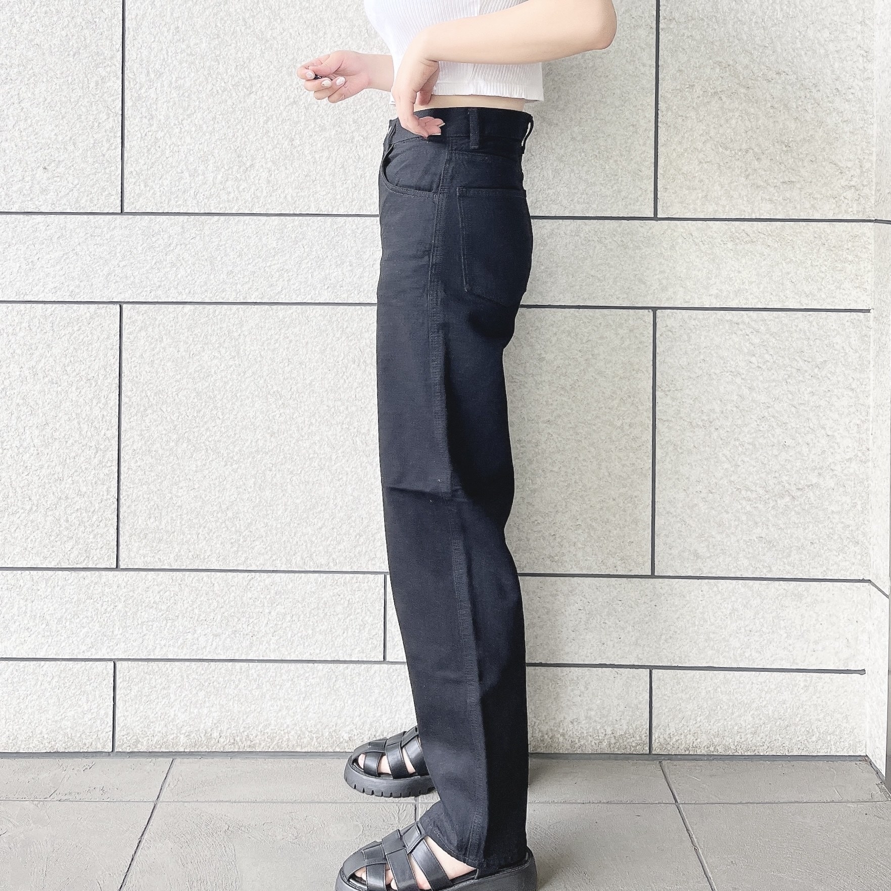 ユニクロのおすすめボトムス「カーブジーンズ」